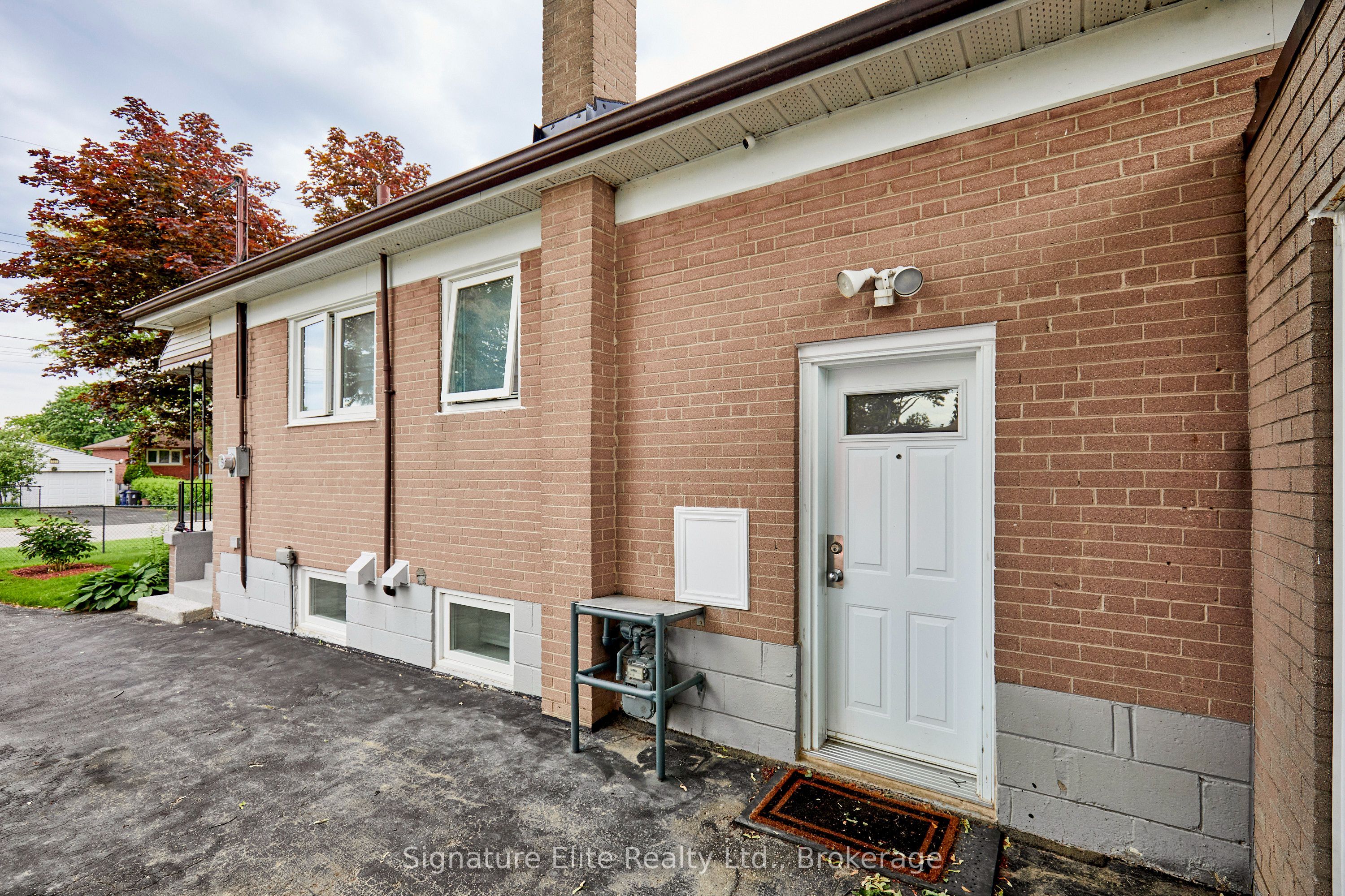 100a Kitchener Road Lower Property Photo 2