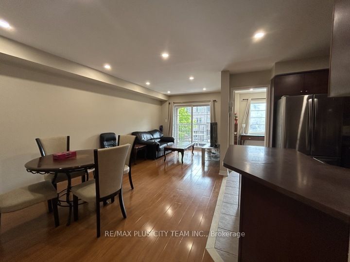 10 Cullcastle Street W Property Photo 9