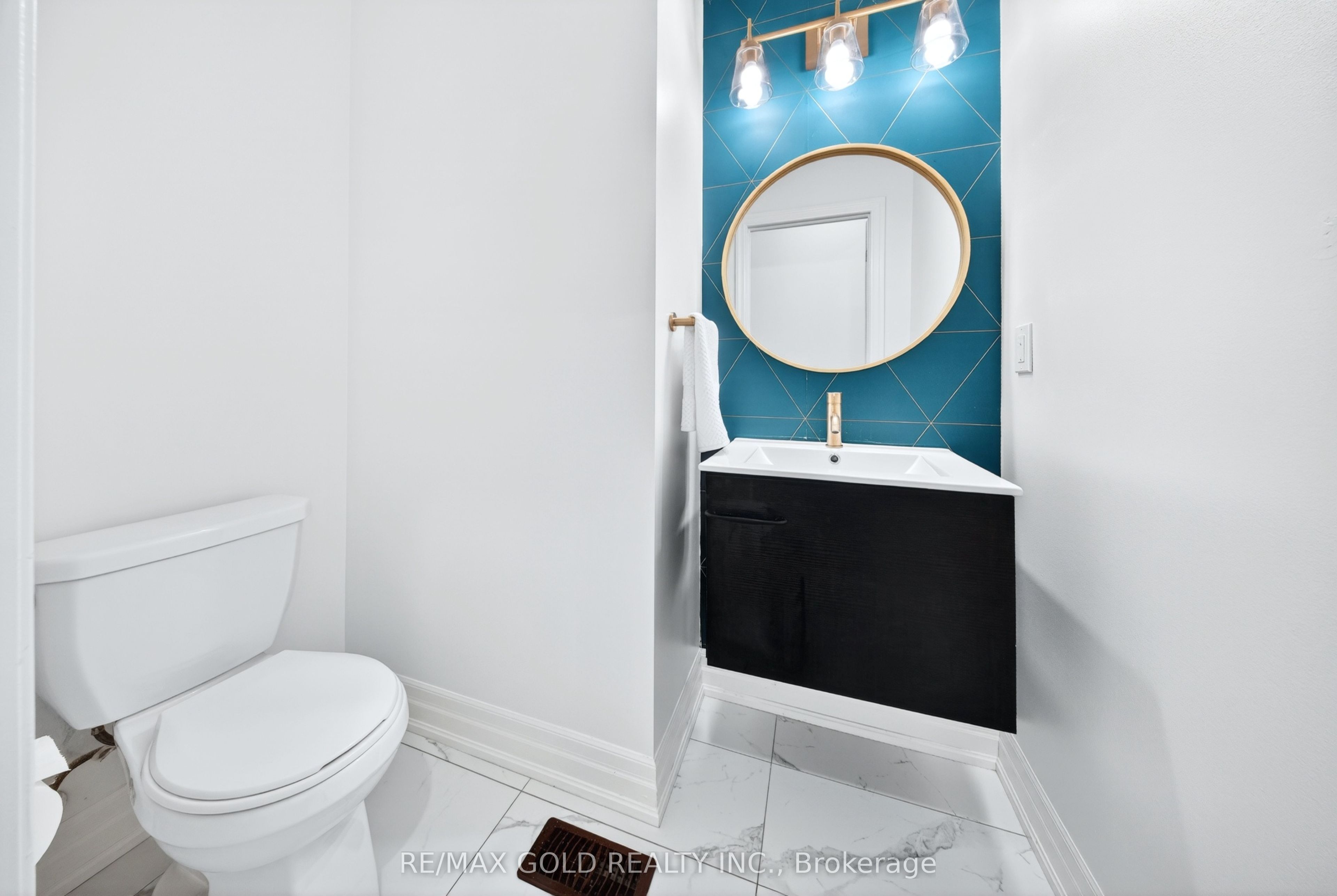 384 Arctic Red Drive 12 Property Photo 17