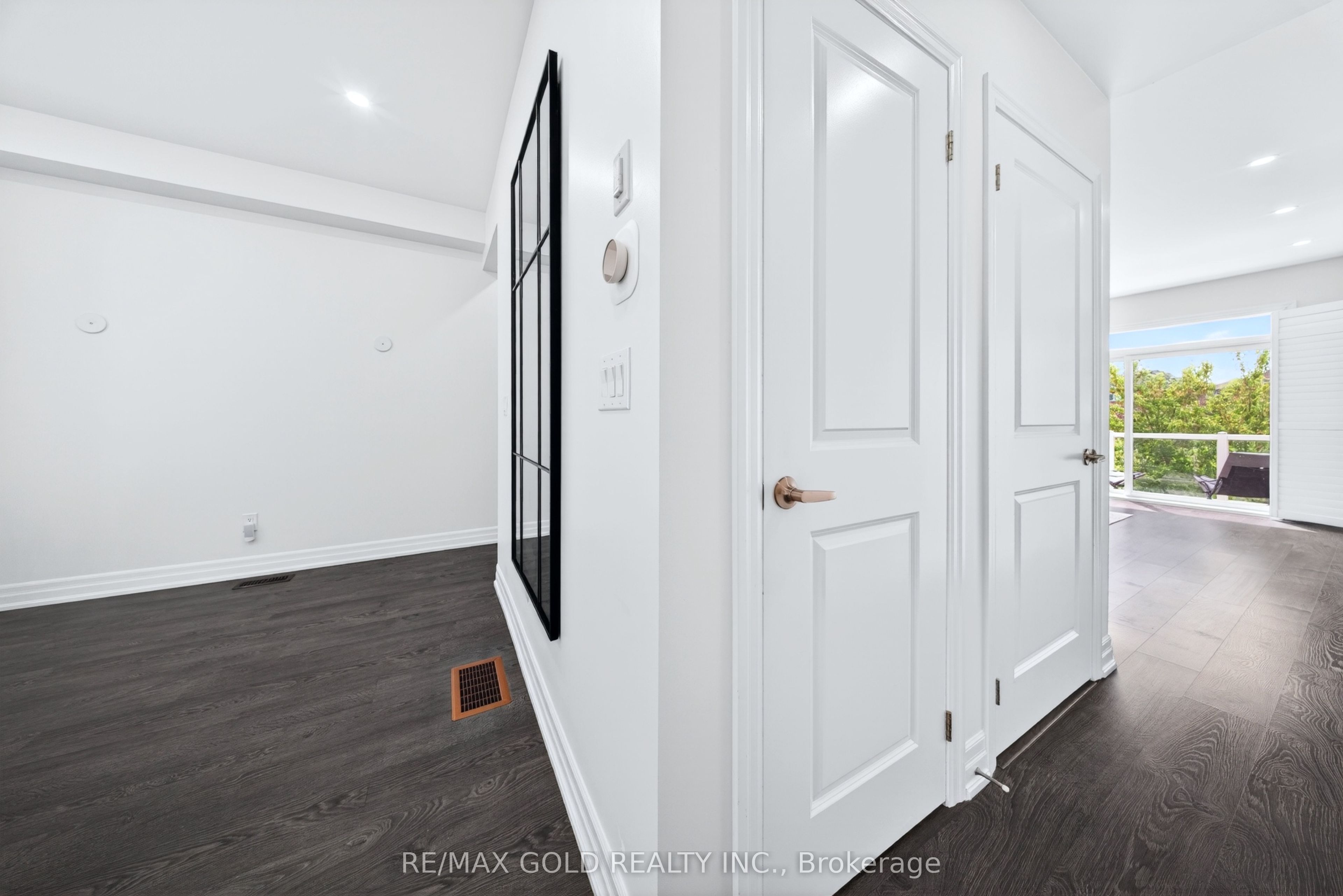384 Arctic Red Drive 12 Property Photo 19