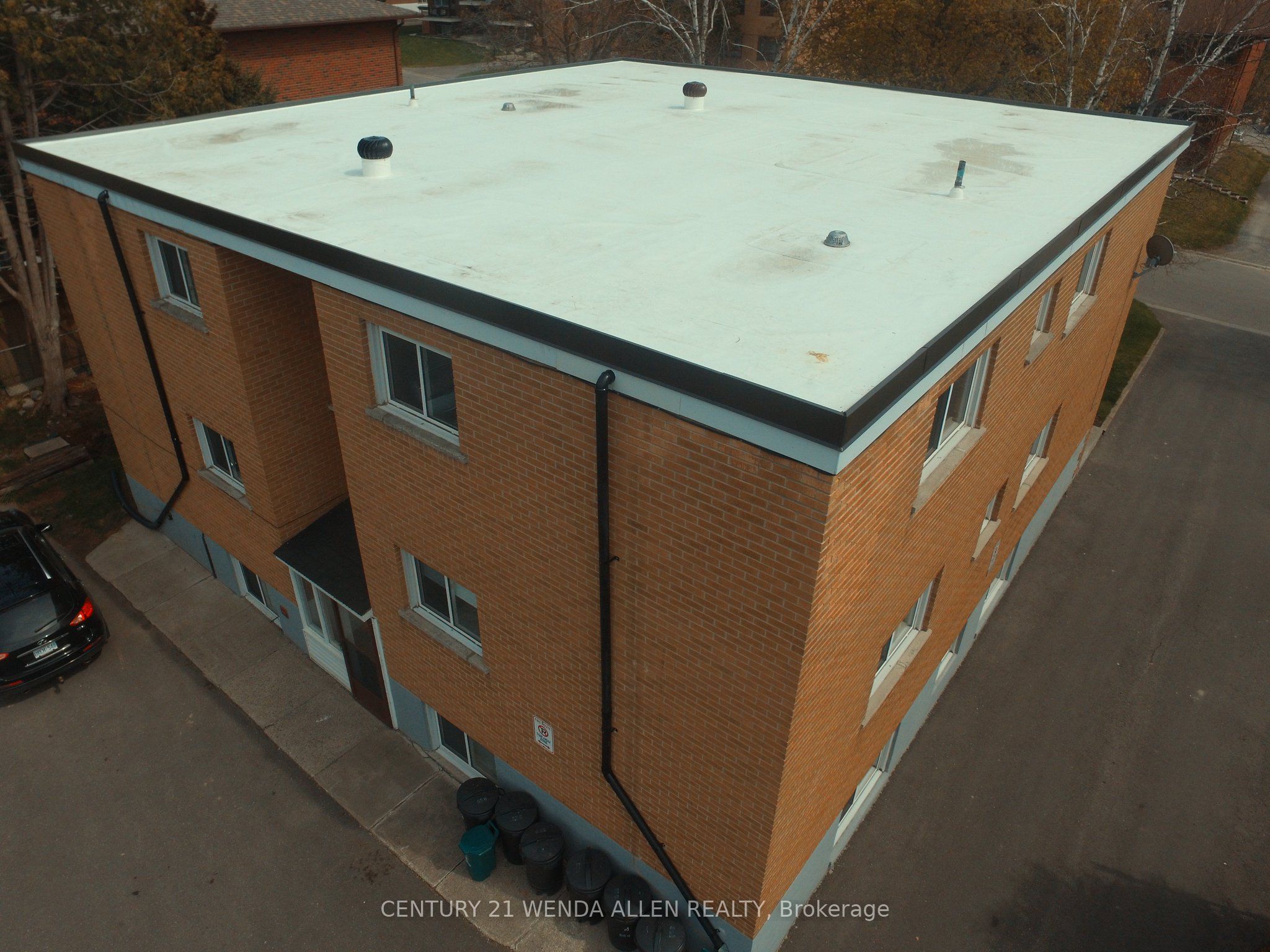 558 Lansdowne Drive Property Photo 1