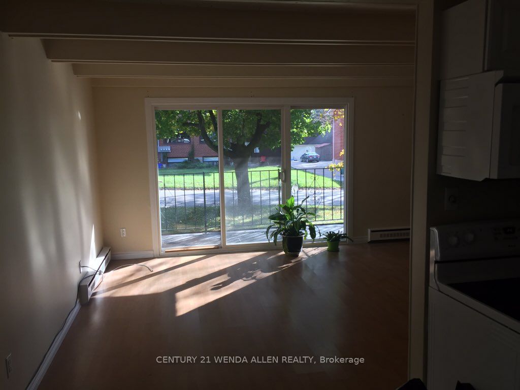 558 Lansdowne Drive Property Photo 3
