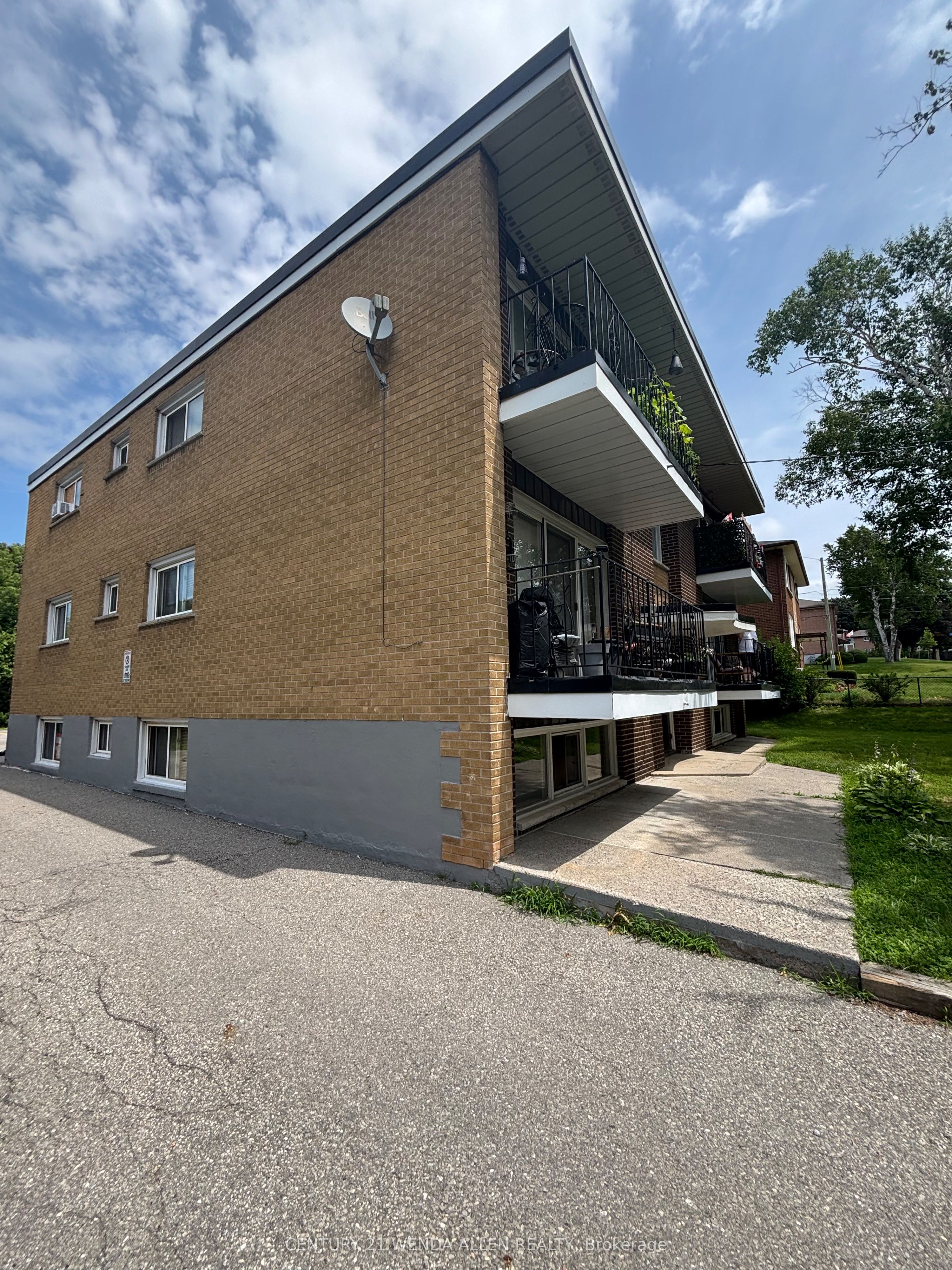 558 Lansdowne Drive Property Photo 13