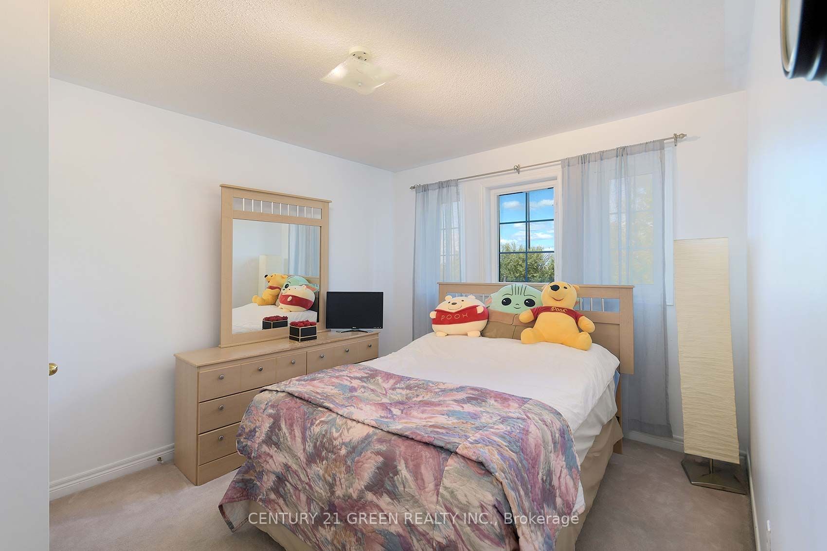 8 Lampman Drive Property Photo 22