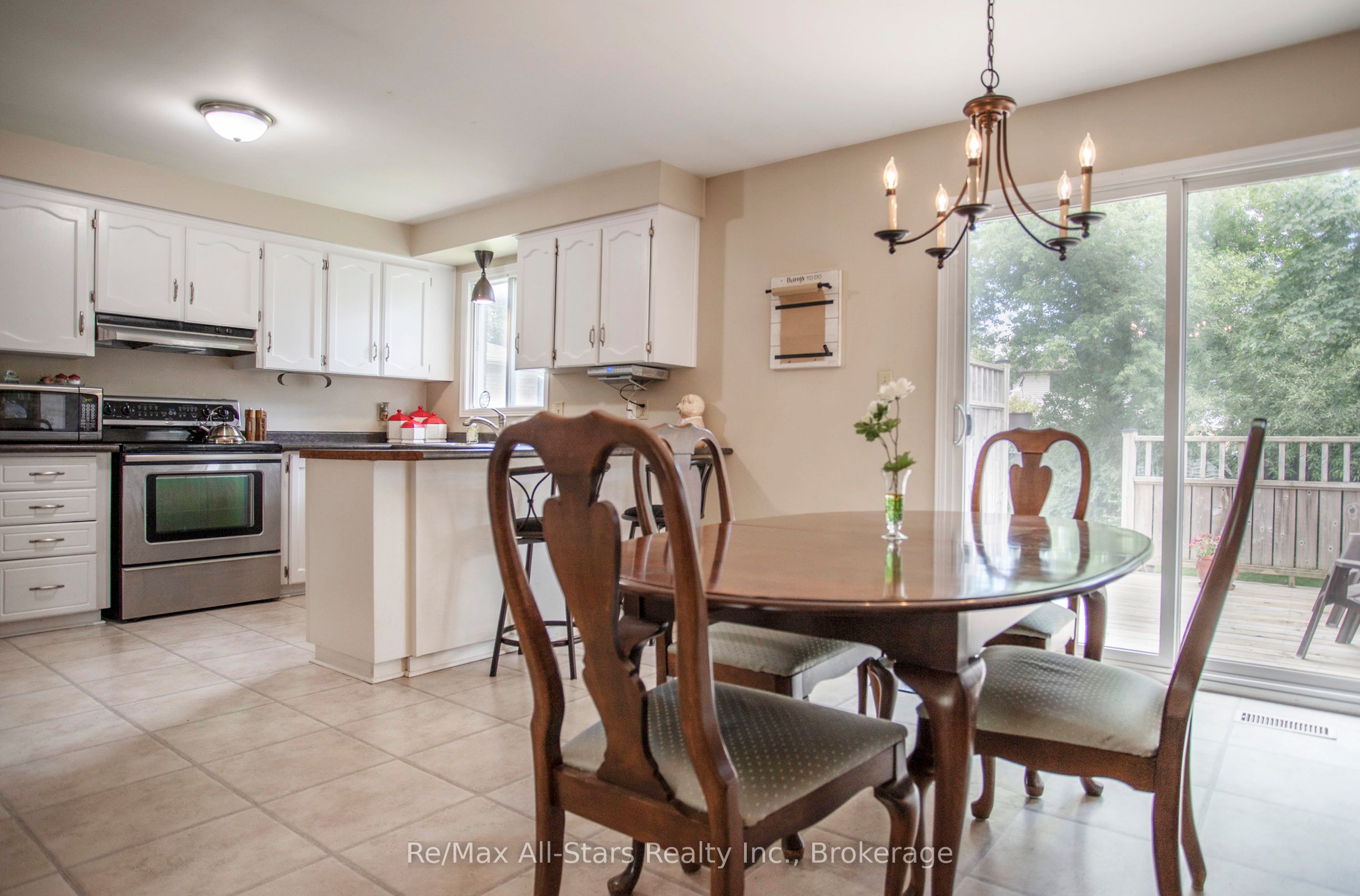 39 Applewood Crescent Property Photo 12