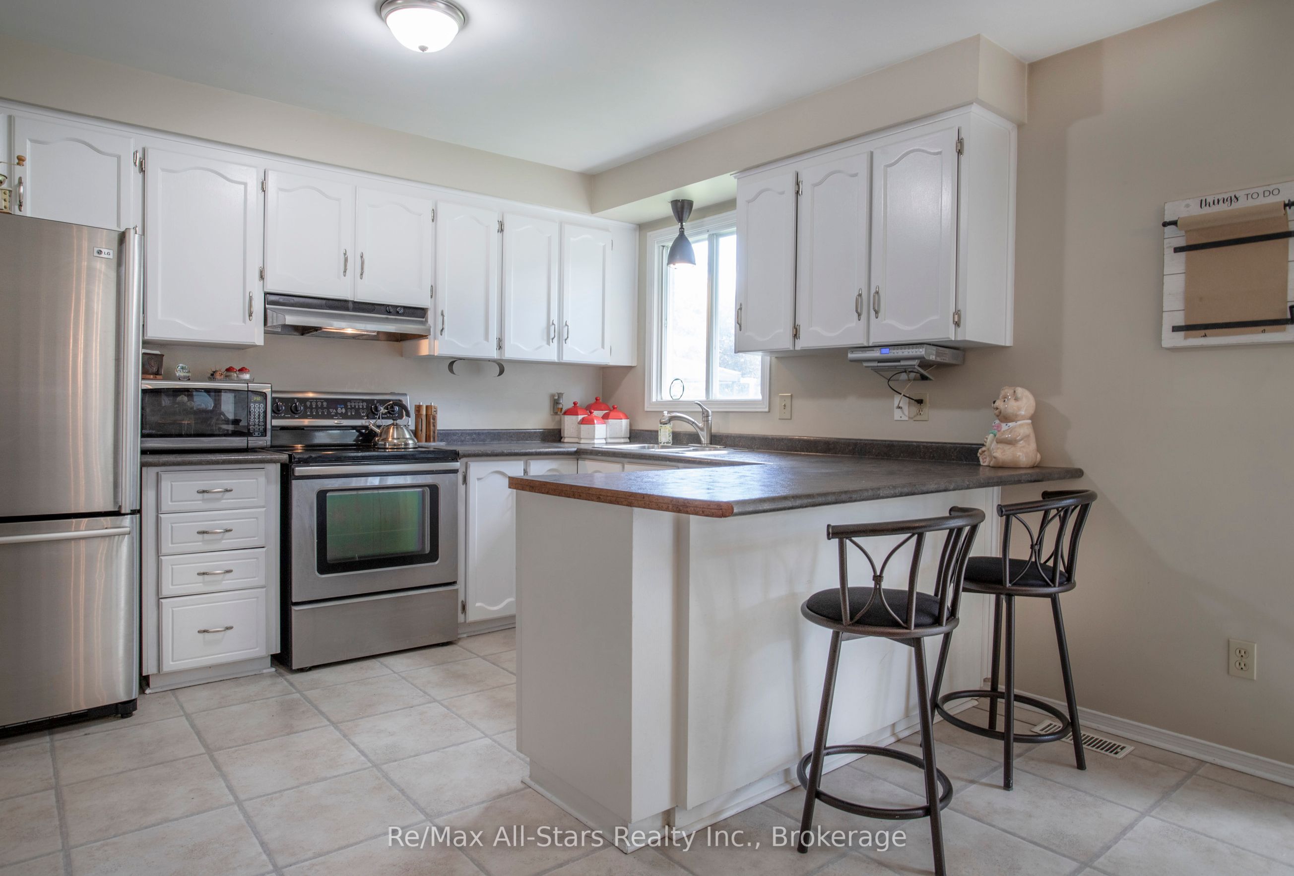 39 Applewood Crescent Property Photo 13
