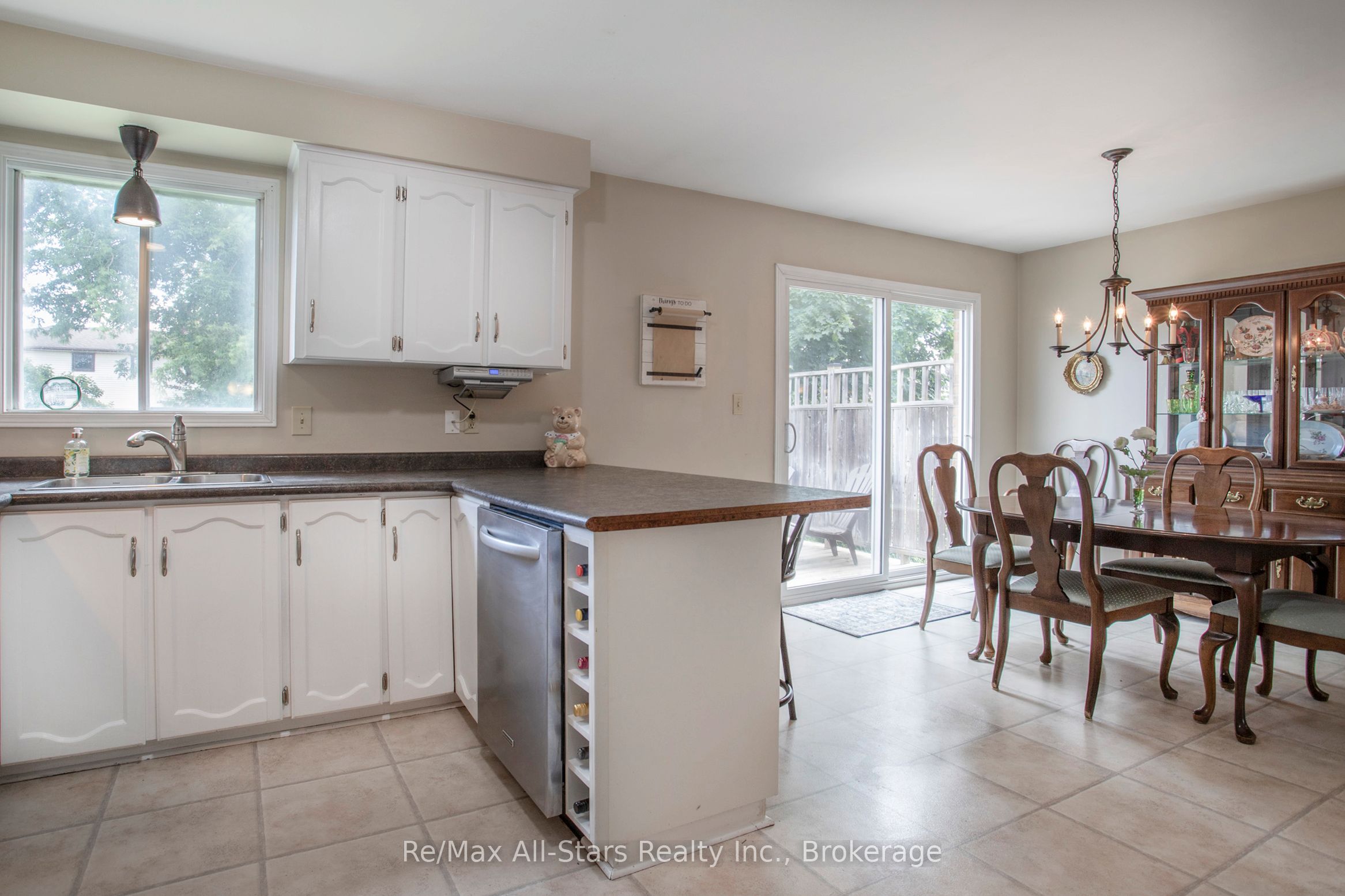 39 Applewood Crescent Property Photo 14