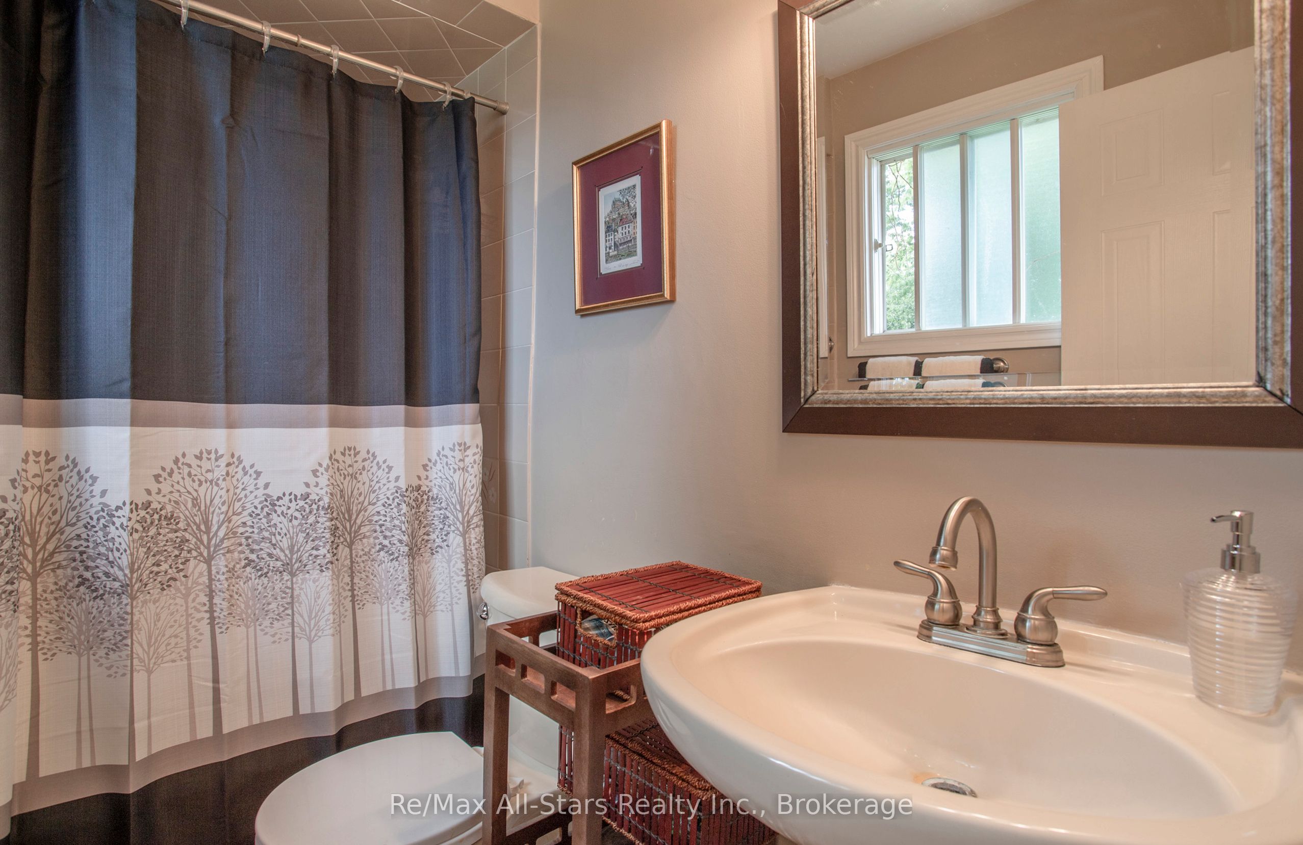 39 Applewood Crescent Property Photo 16