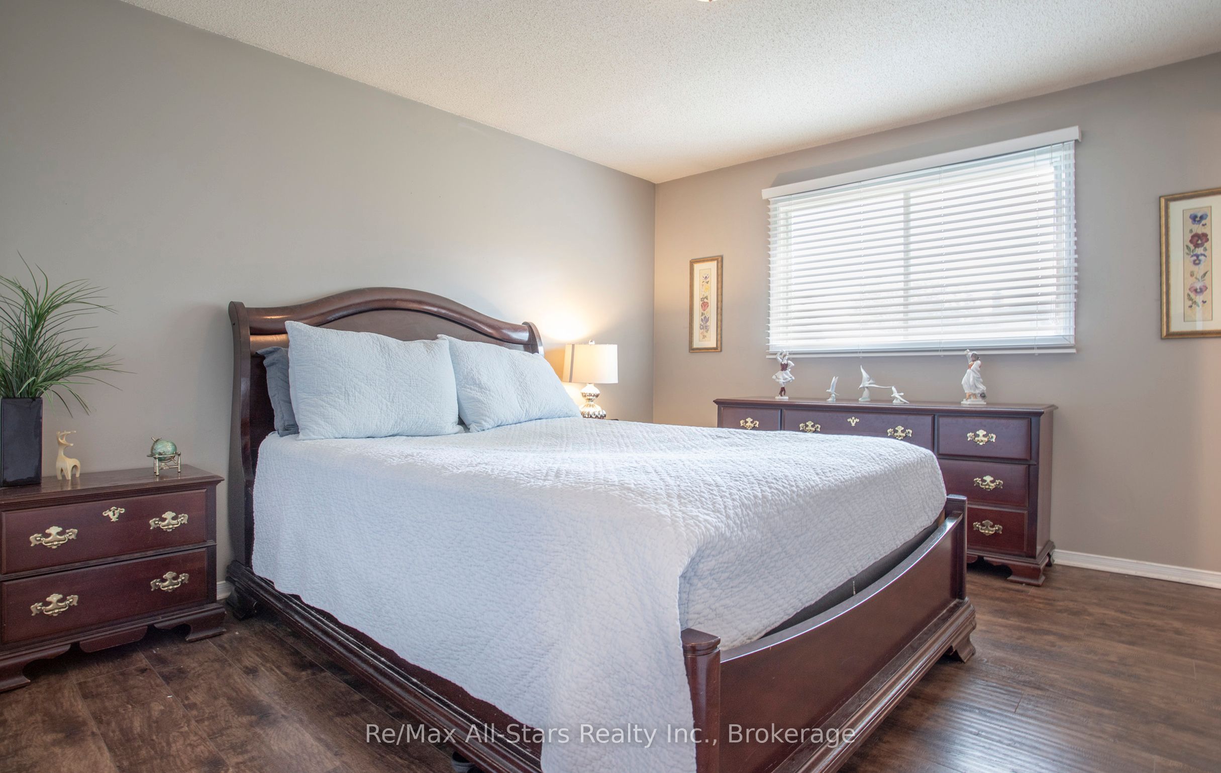 39 Applewood Crescent Property Photo 17