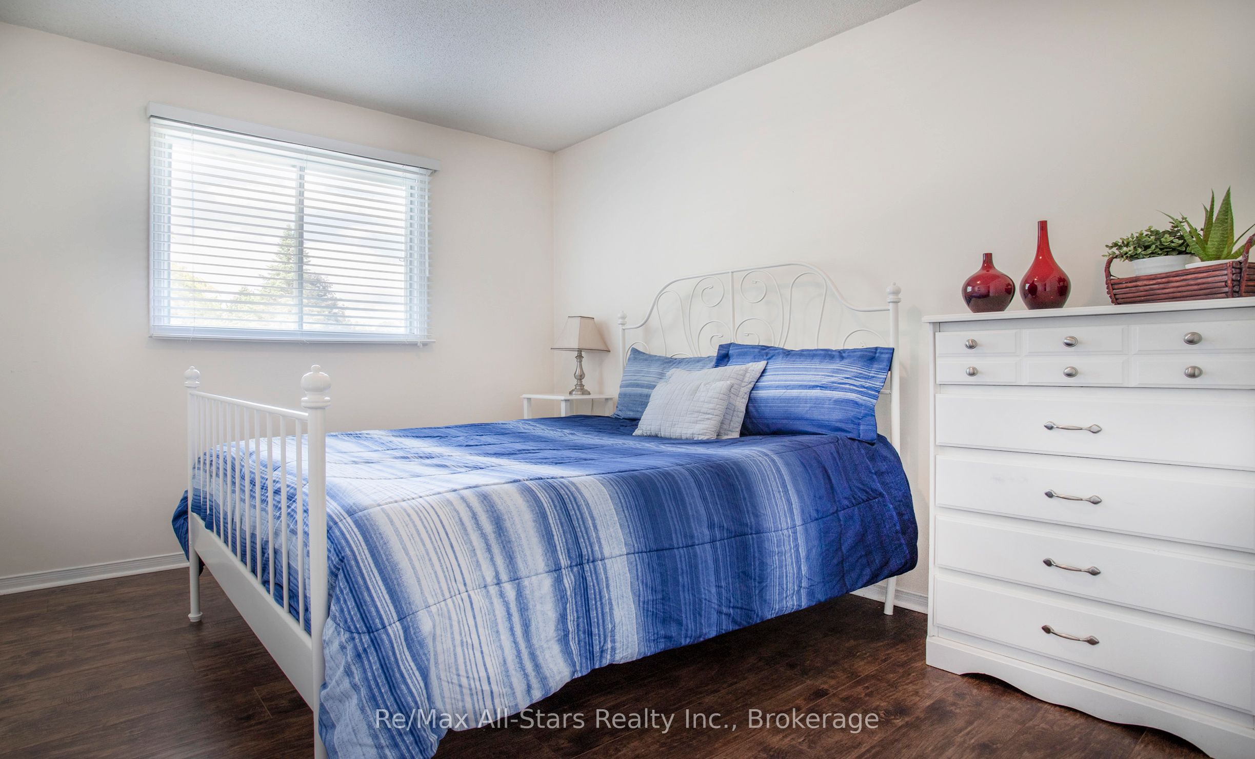 39 Applewood Crescent Property Photo 20