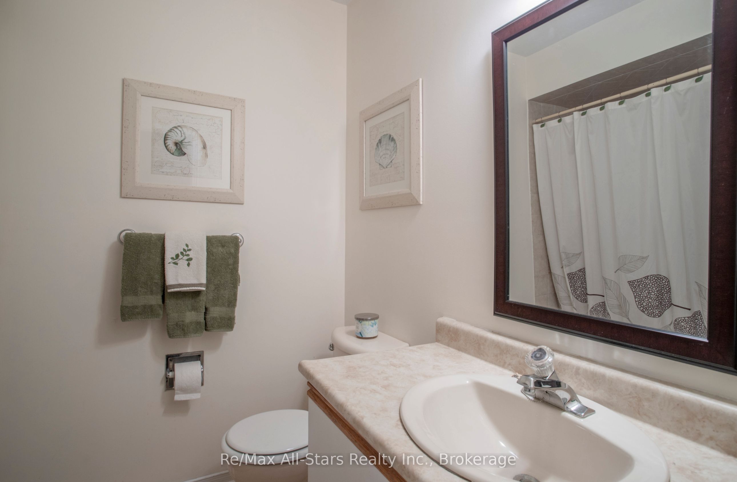 39 Applewood Crescent Property Photo 21