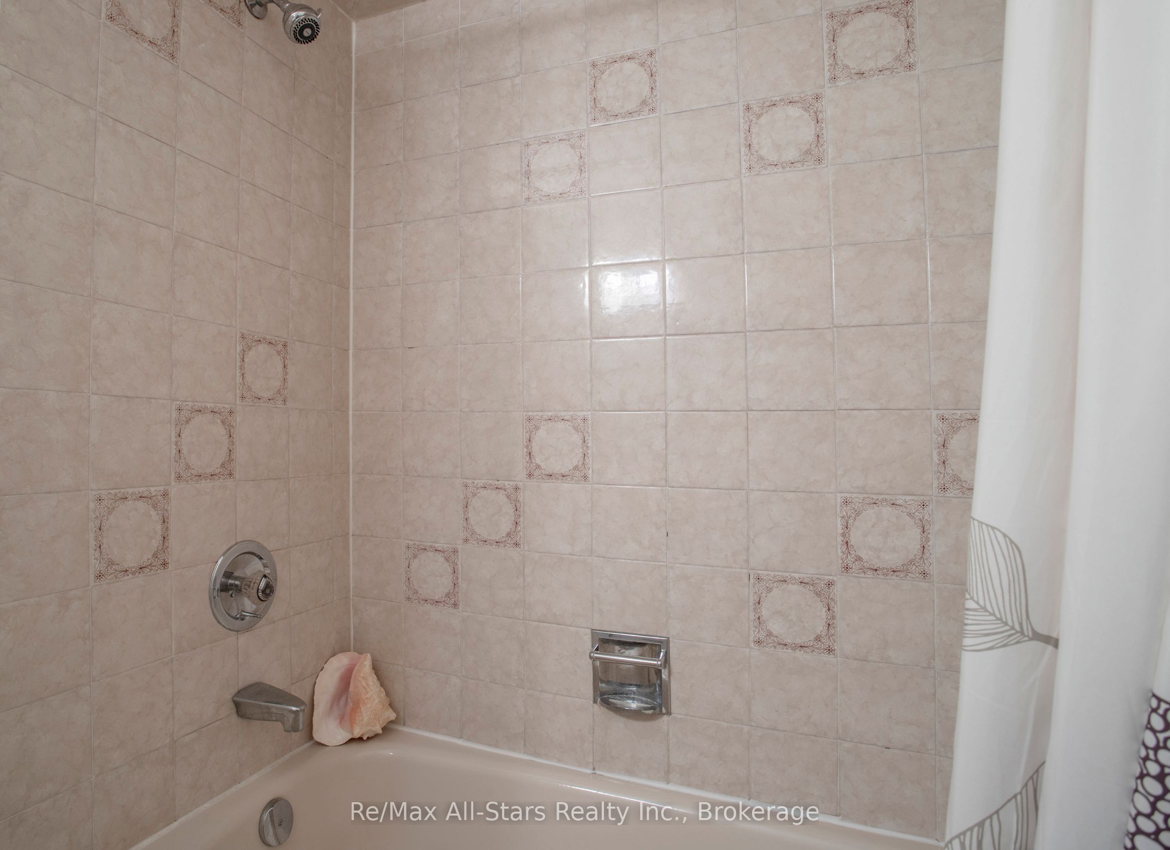 39 Applewood Crescent Property Photo 22