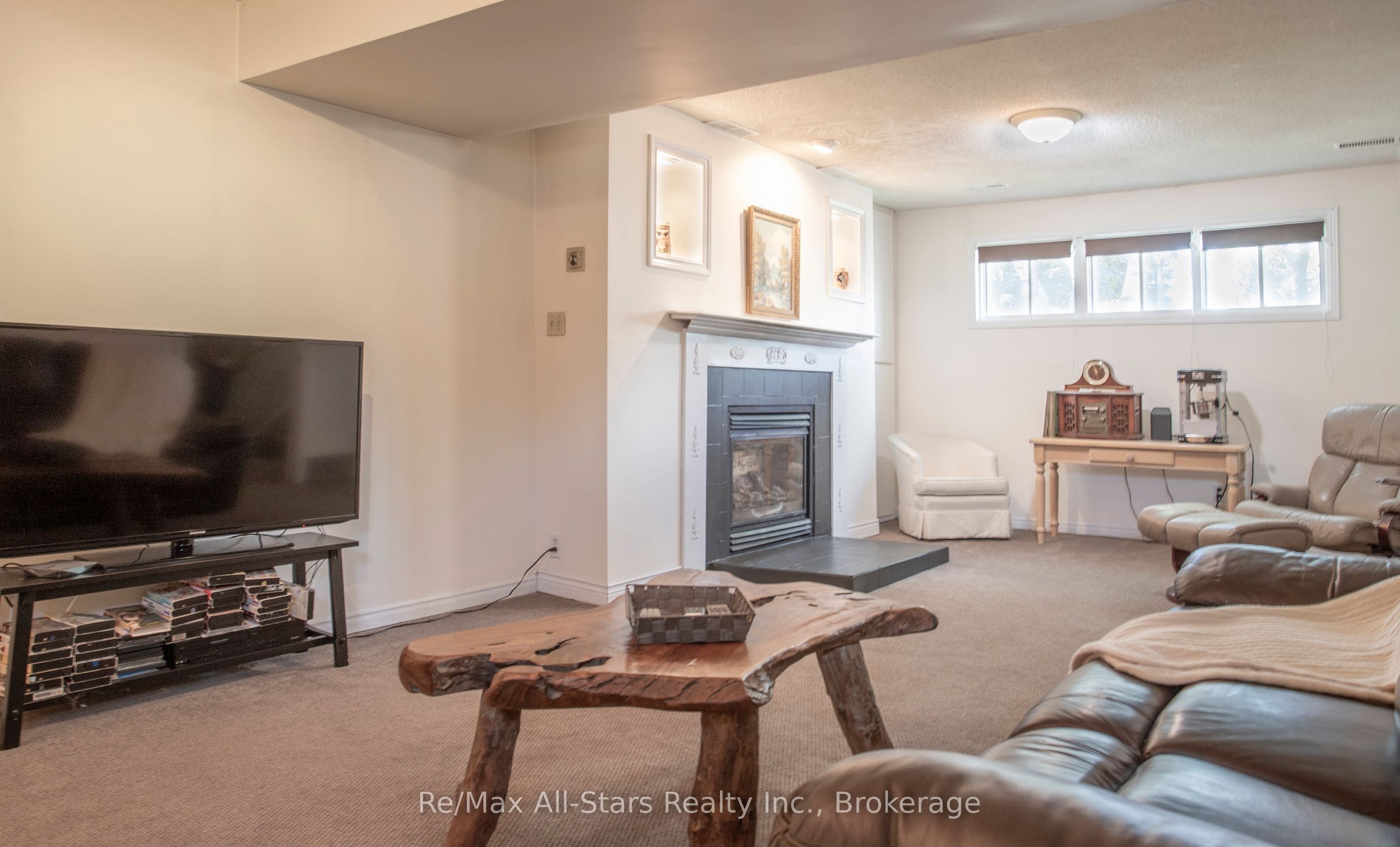 39 Applewood Crescent Property Photo 25