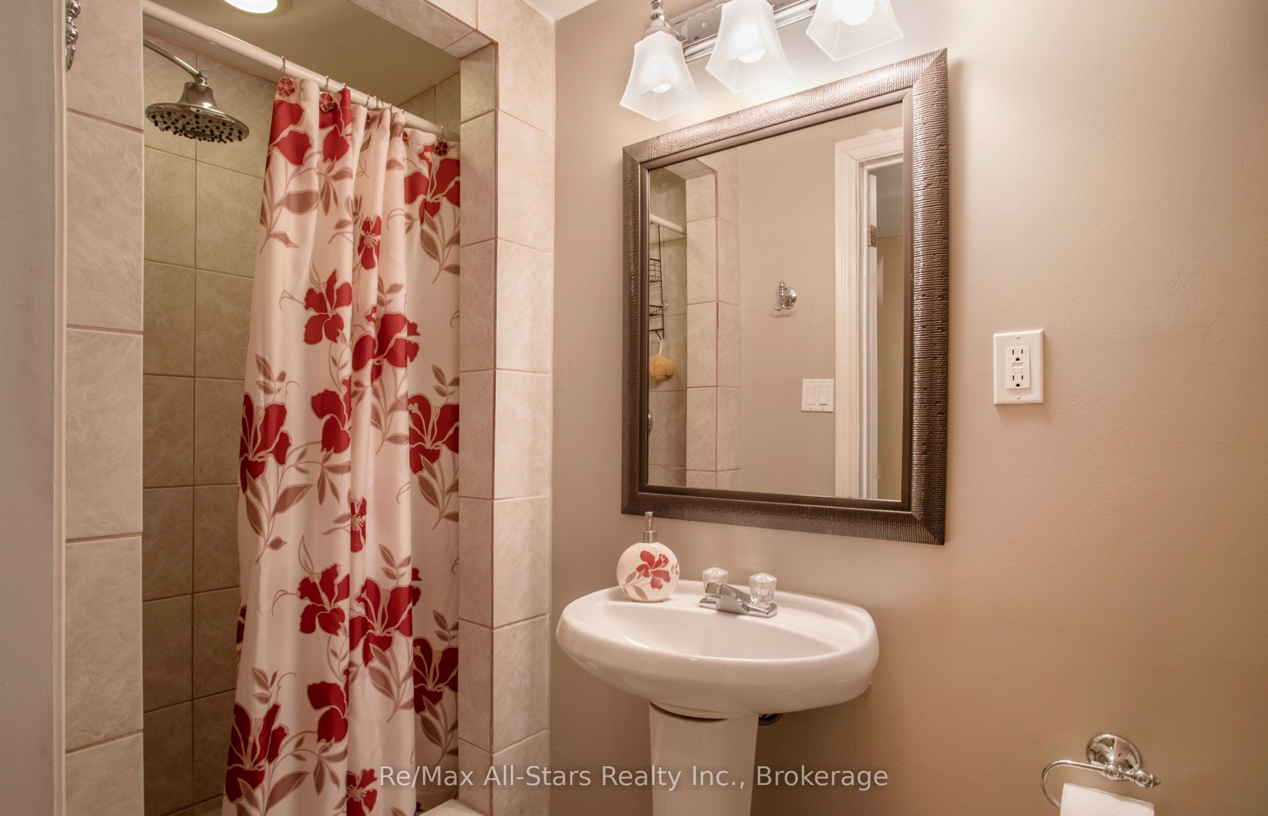 39 Applewood Crescent Property Photo 26