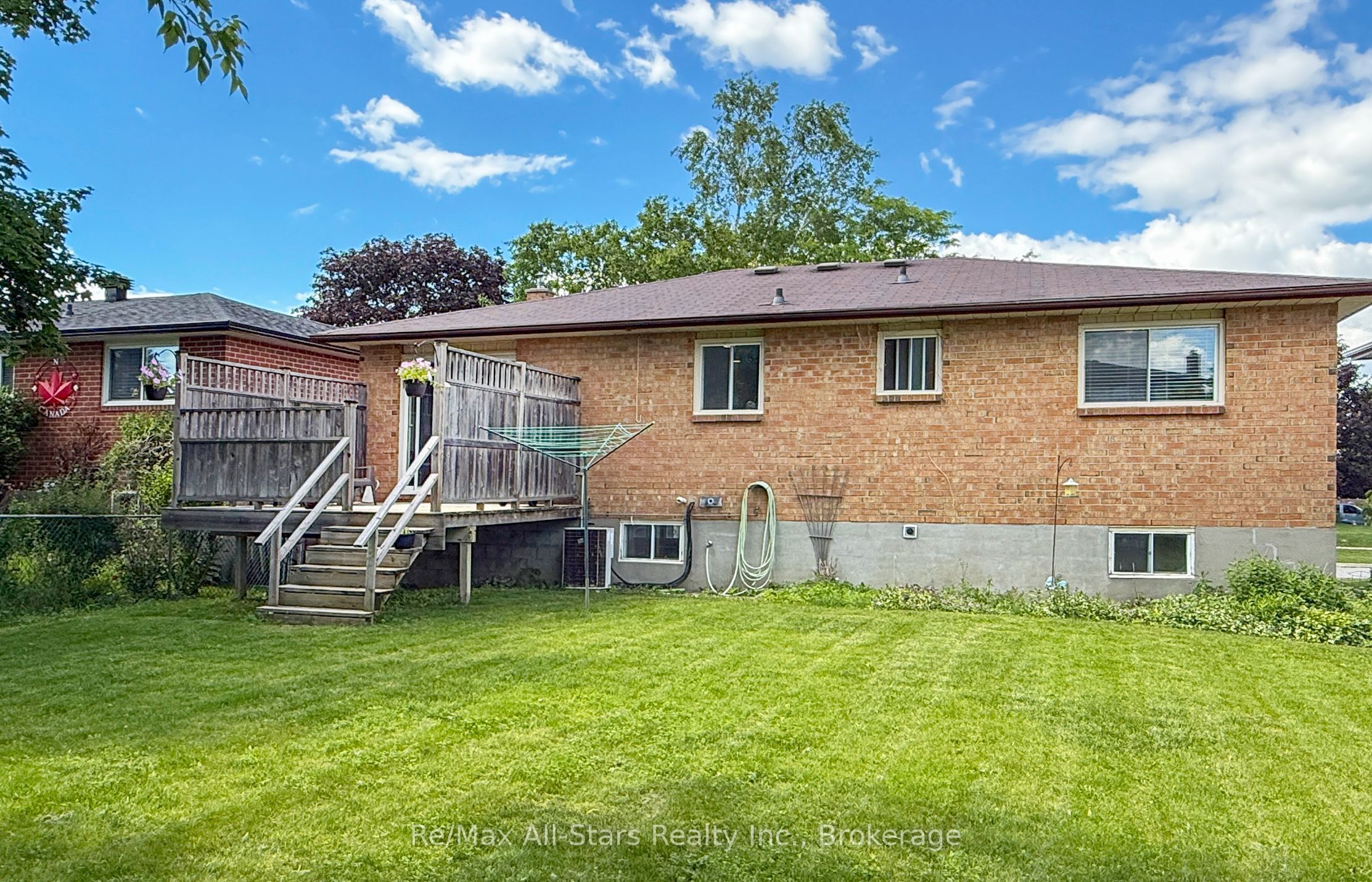 39 Applewood Crescent Property Photo 30