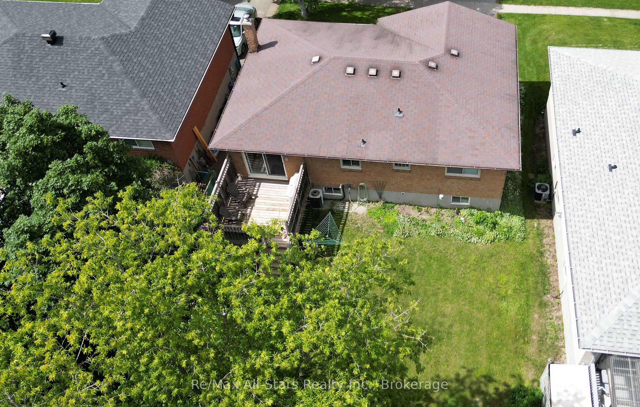 39 Applewood Crescent Property Photo 37