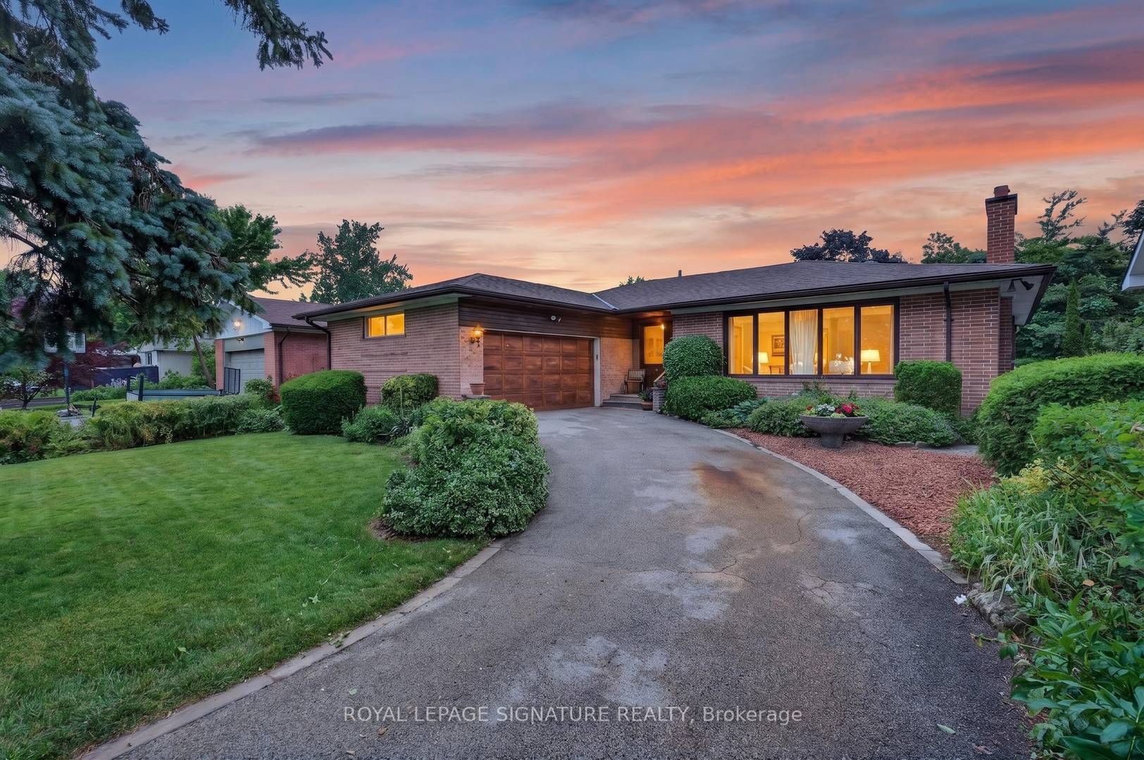 11 Regency Square Property Photo 1