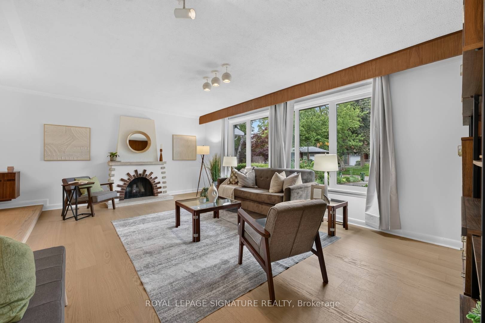11 Regency Square Property Photo 5