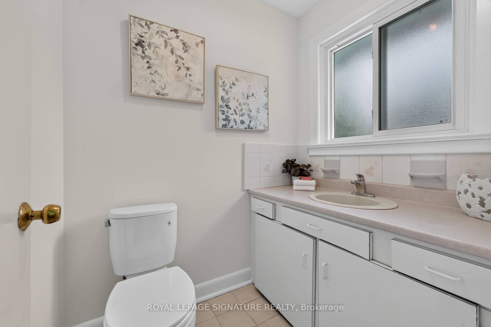 11 Regency Square Property Photo 22