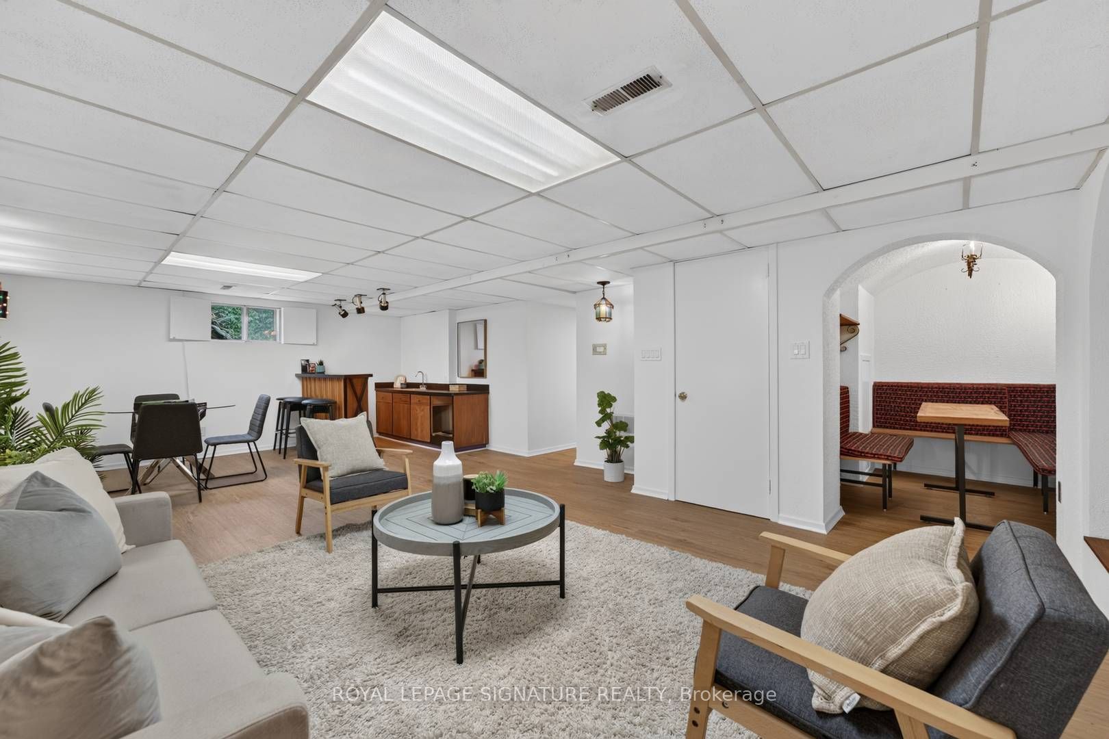 11 Regency Square Property Photo 27