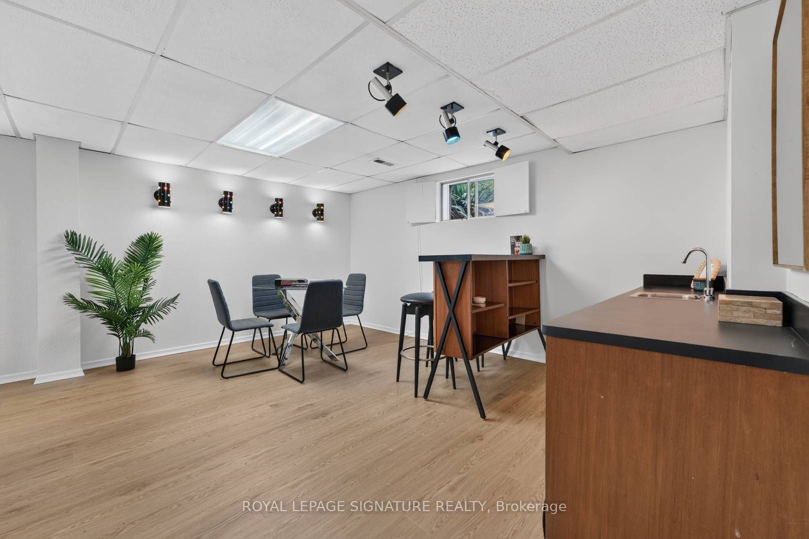 11 Regency Square Property Photo 30