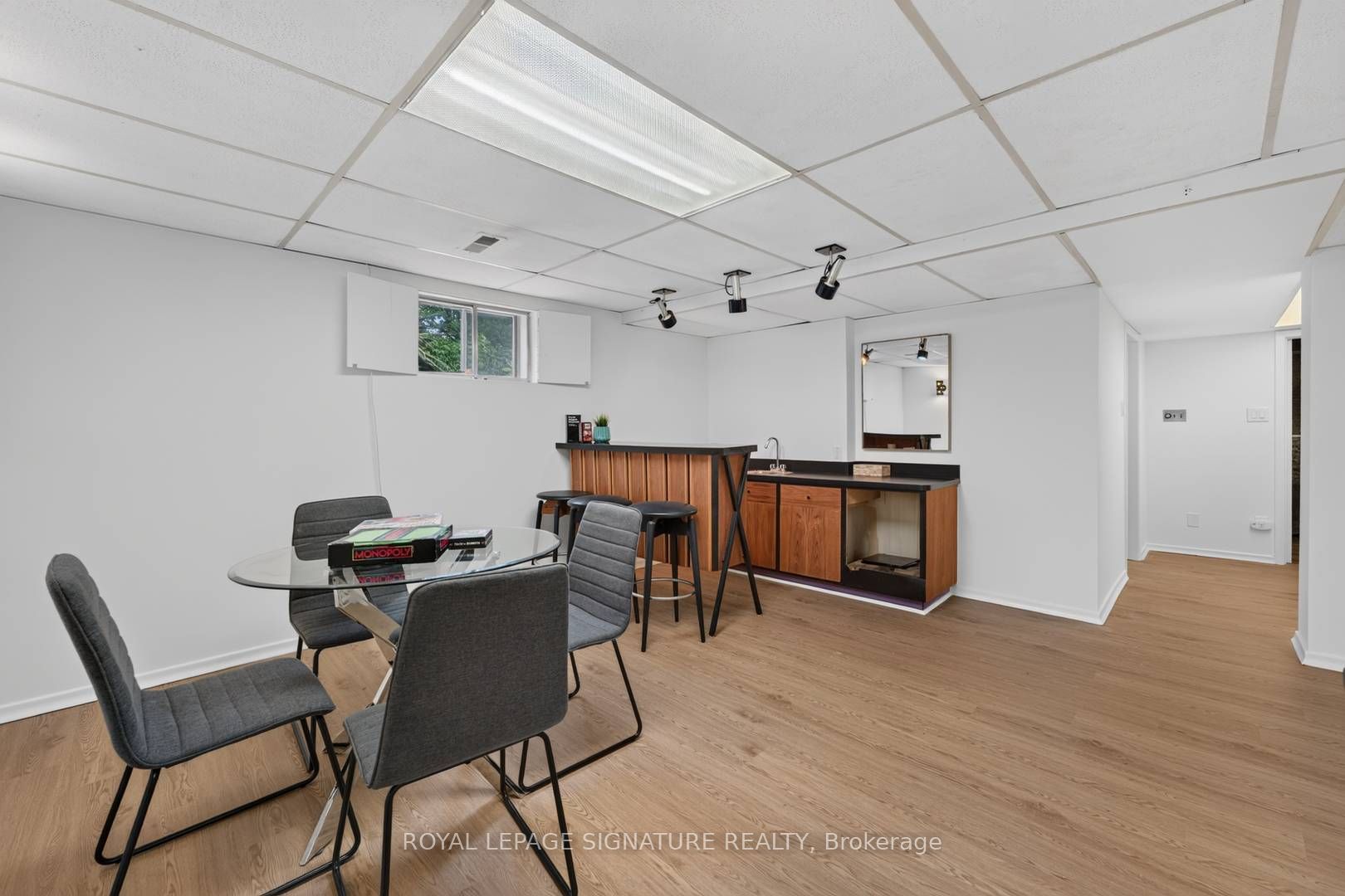 11 Regency Square Property Photo 31