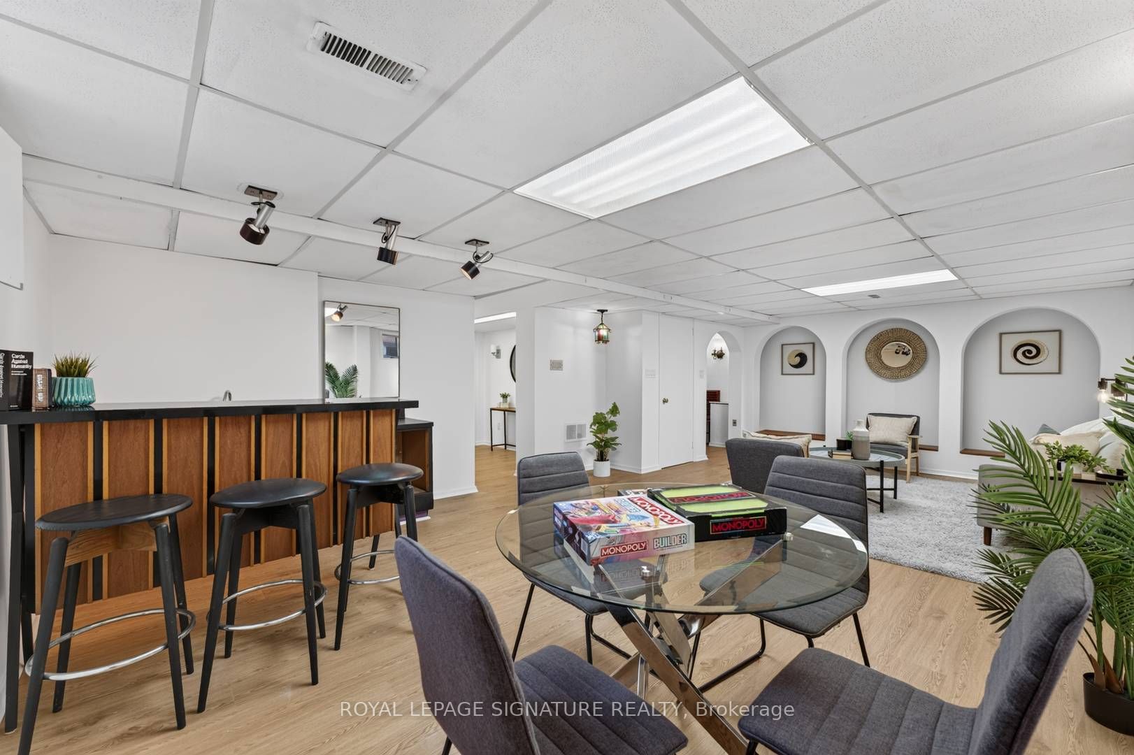 11 Regency Square Property Photo 32