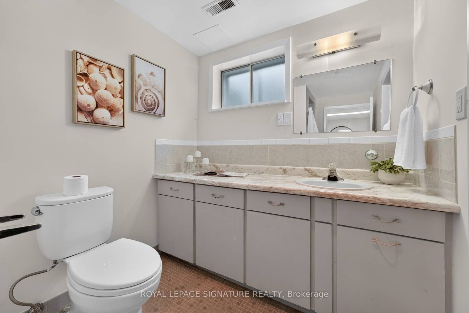 11 Regency Square Property Photo 35