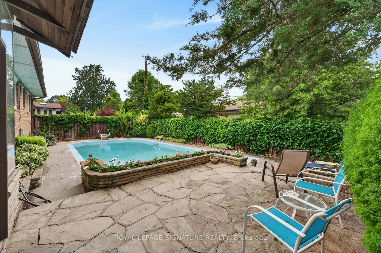 11 Regency Square Property Photo 38