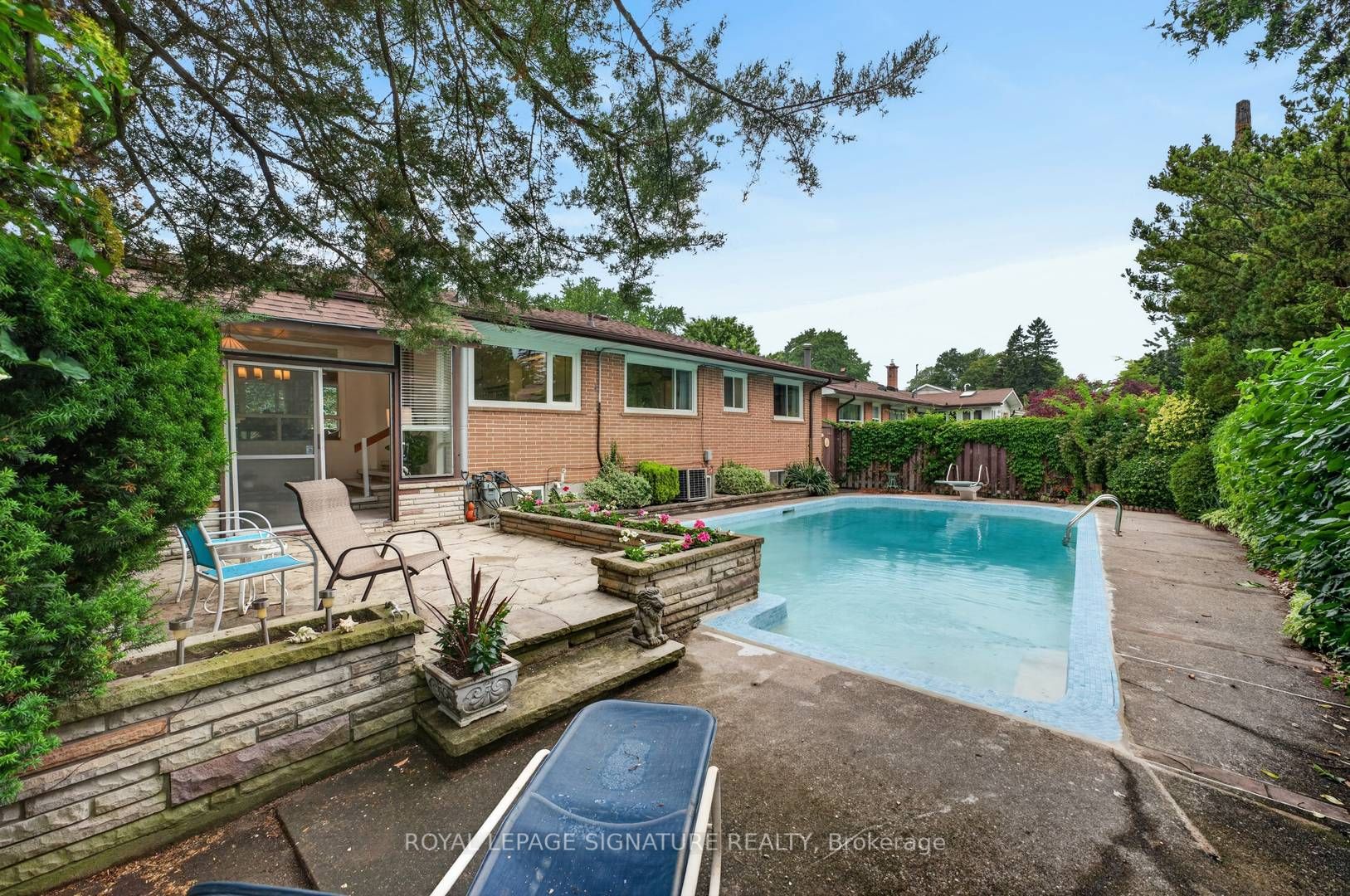 11 Regency Square Property Photo 39