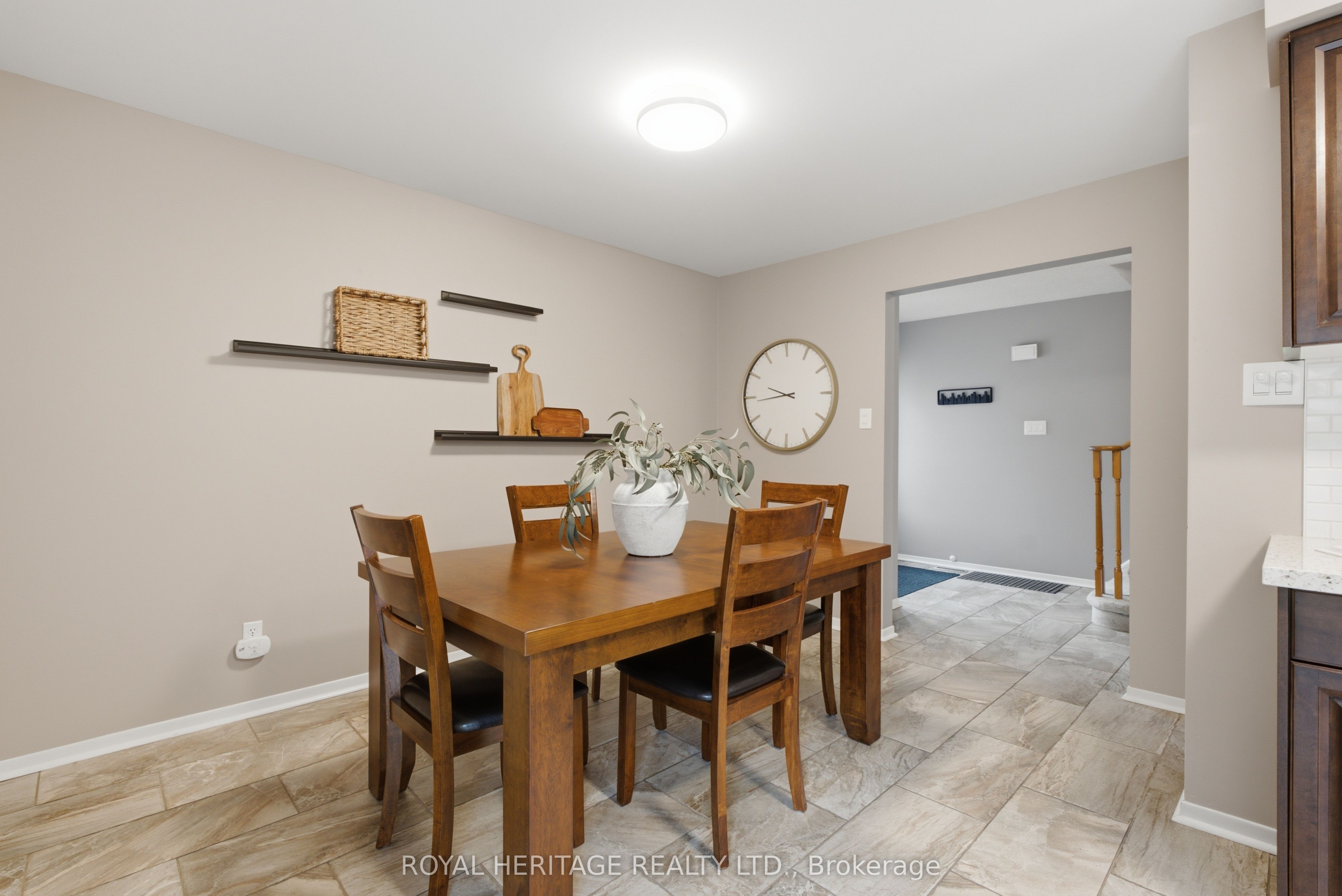 1235 Cedarcroft Crescent Property Photo 6