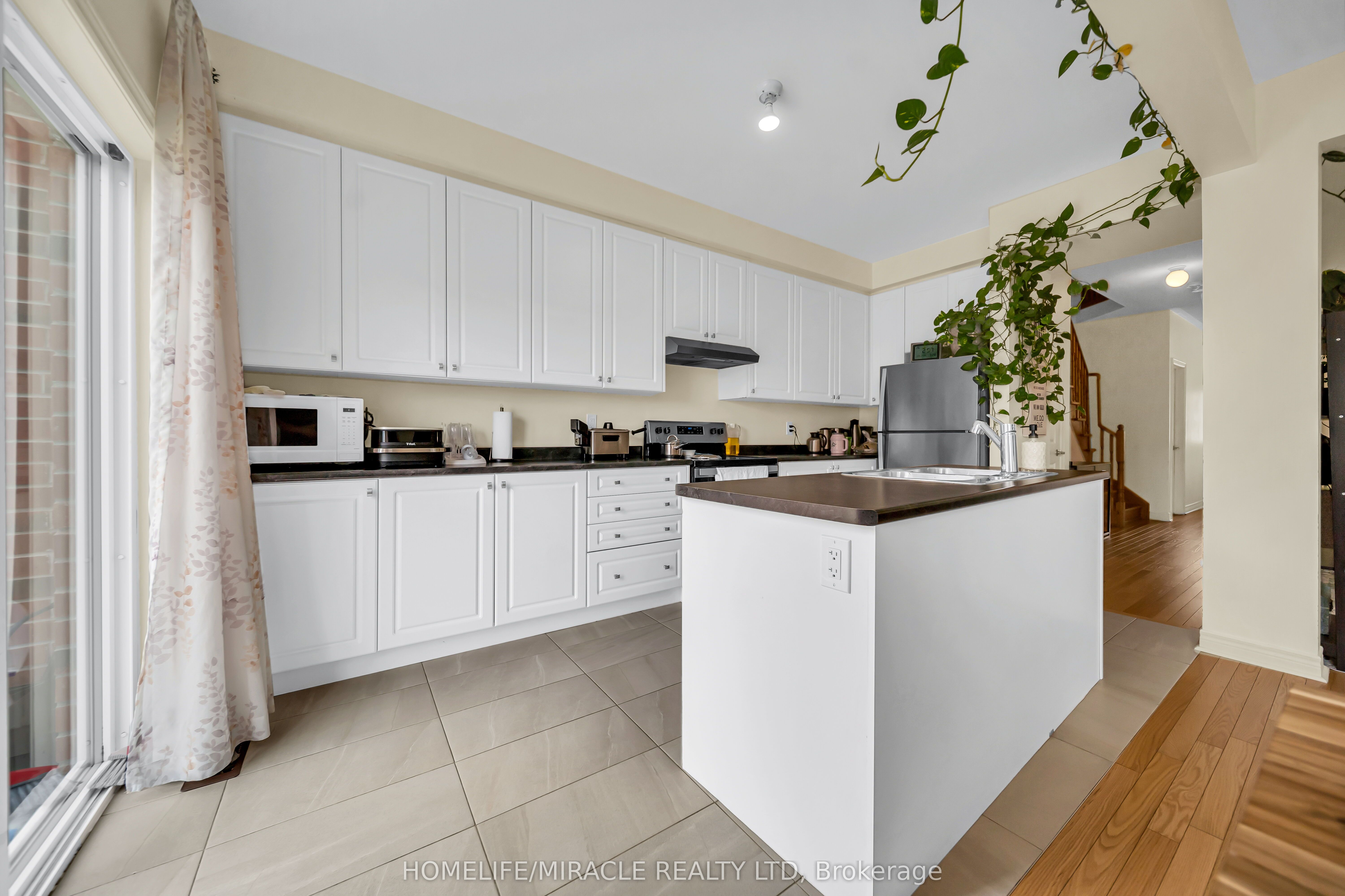 1195 Kettering Drive Property Photo 8