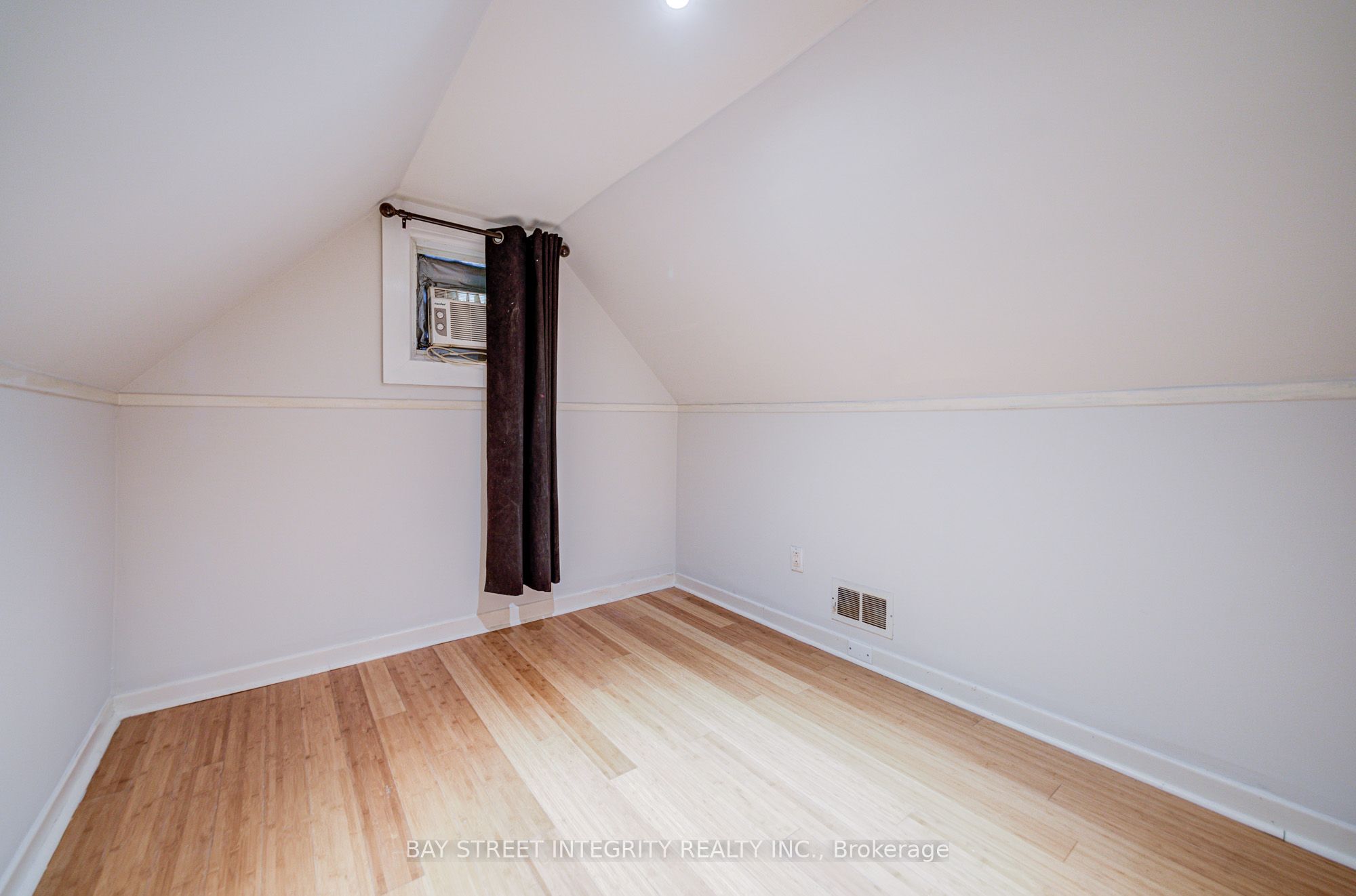 19 Robinson Avenue Property Photo 27