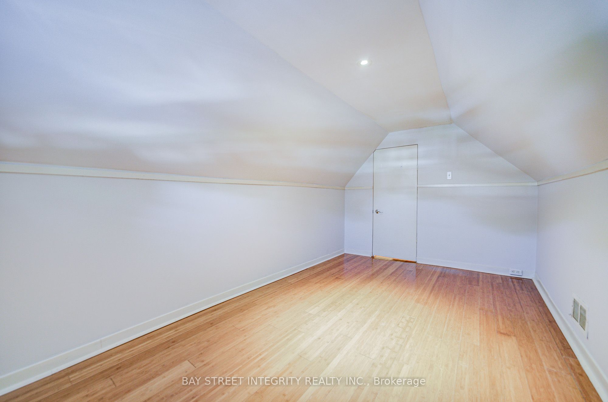 19 Robinson Avenue Property Photo 32