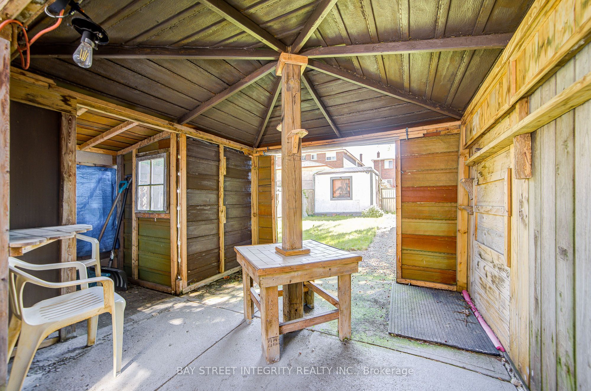 19 Robinson Avenue Property Photo 39