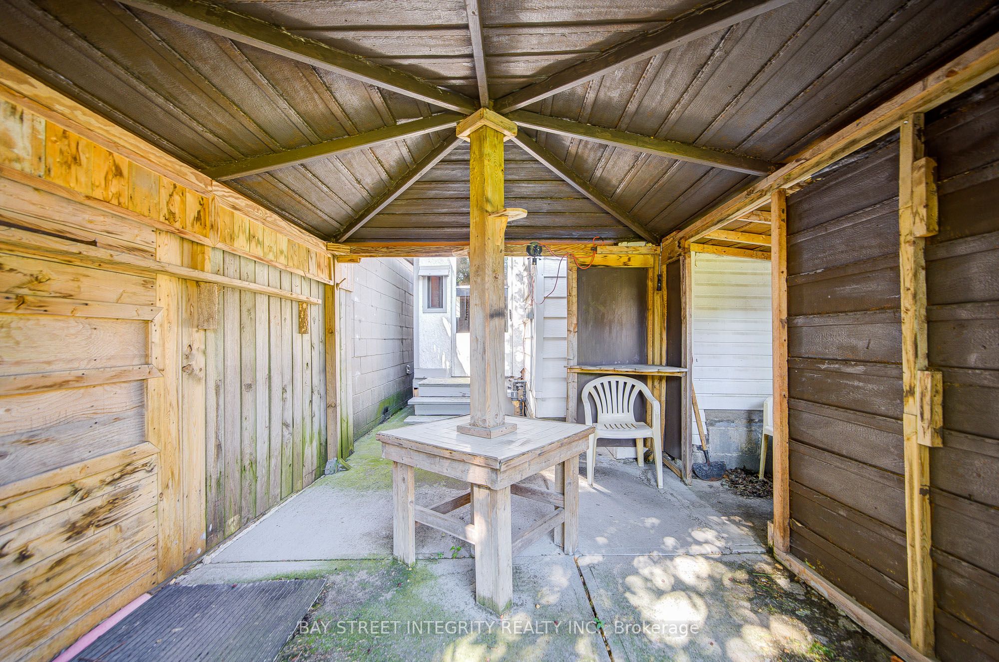 19 Robinson Avenue Property Photo 40
