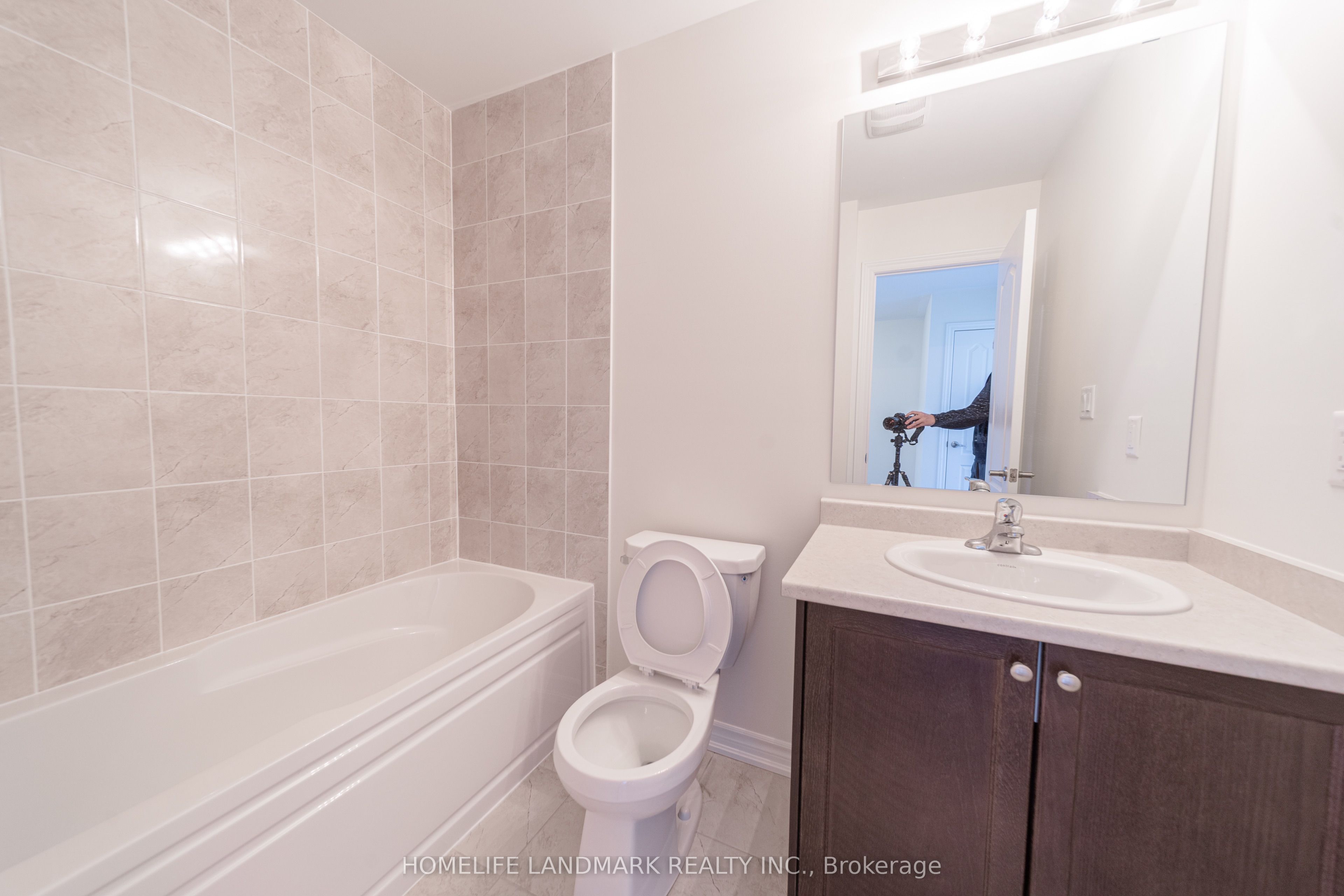 1195 Rexton Drive Property Photo 19