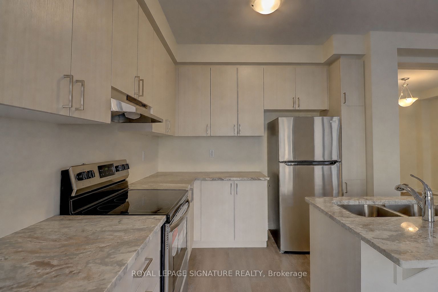 3229 Chimney Swift Crescent Property Photo 8