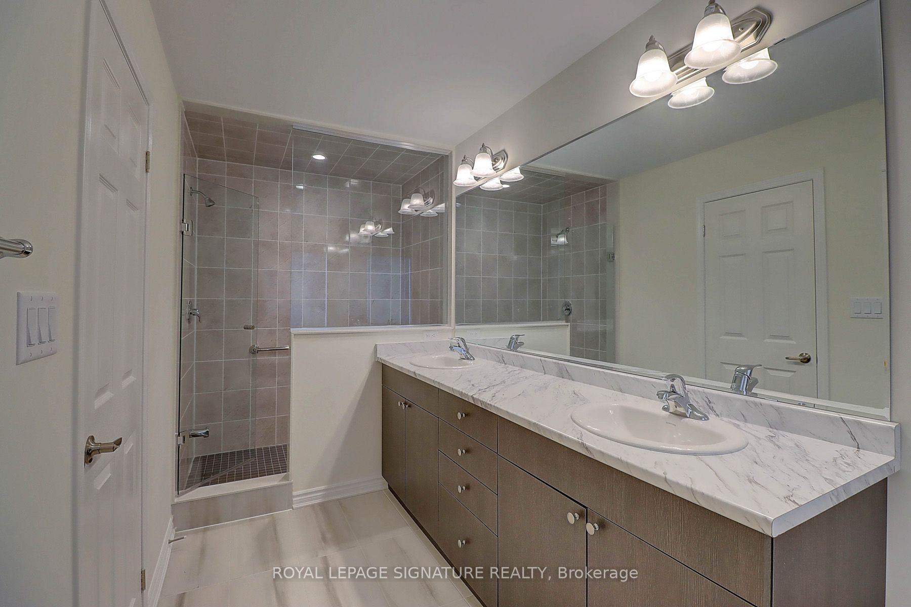 3229 Chimney Swift Crescent Property Photo 16