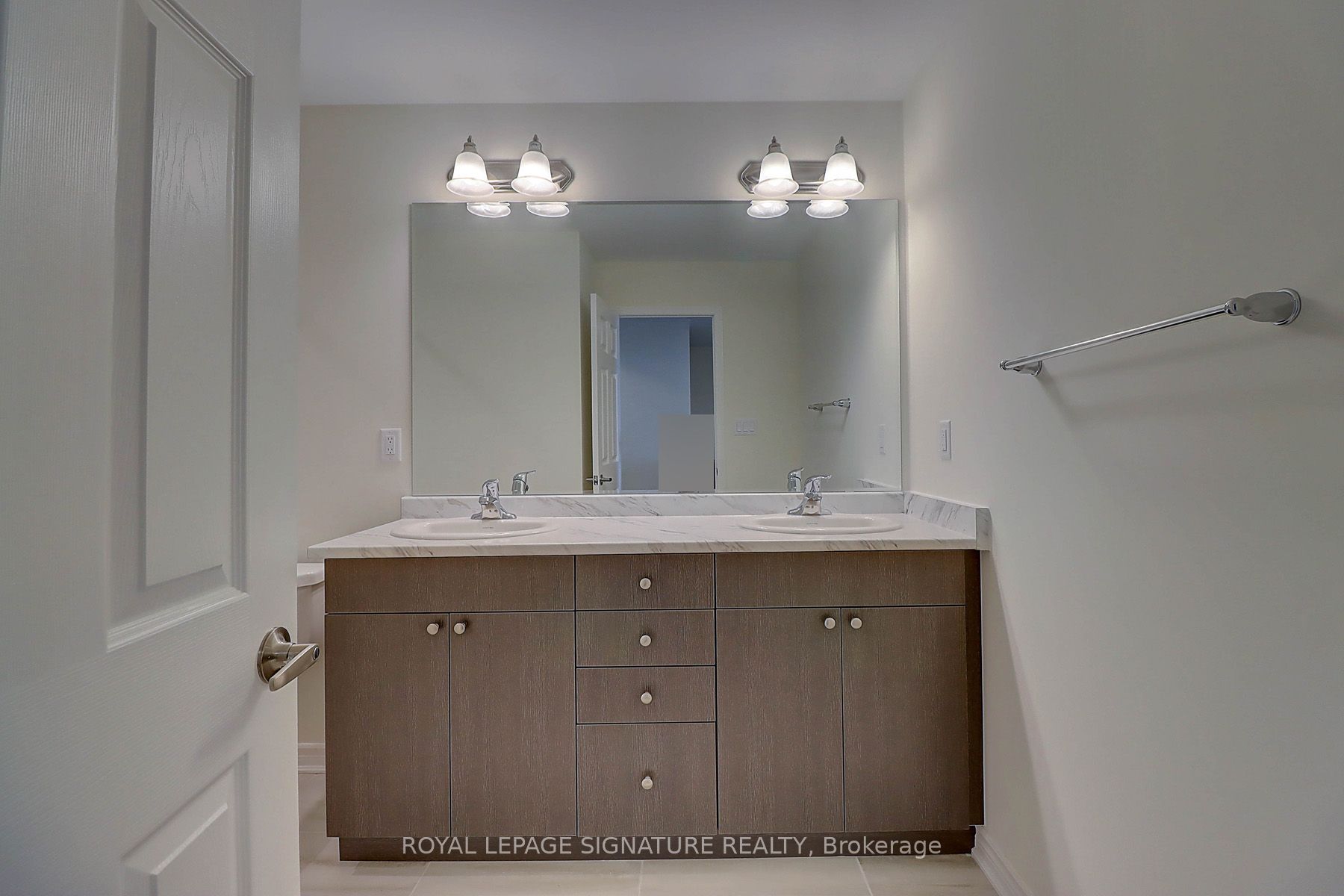 3229 Chimney Swift Crescent Property Photo 21