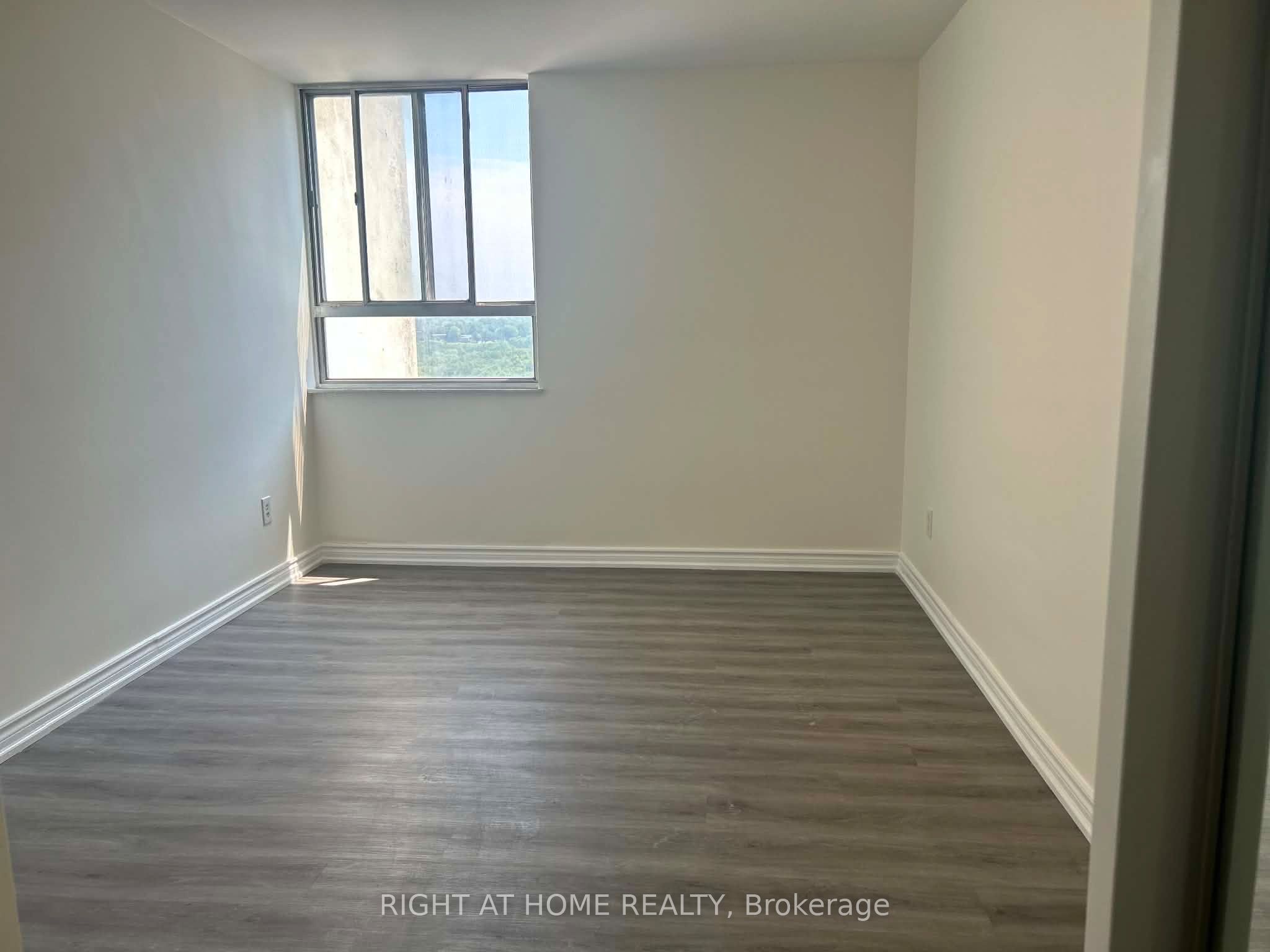 5 Massey Square 1508 Property Photo 13