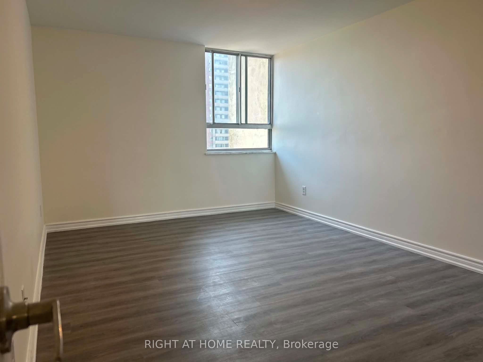 5 Massey Square 1508 Property Photo 16