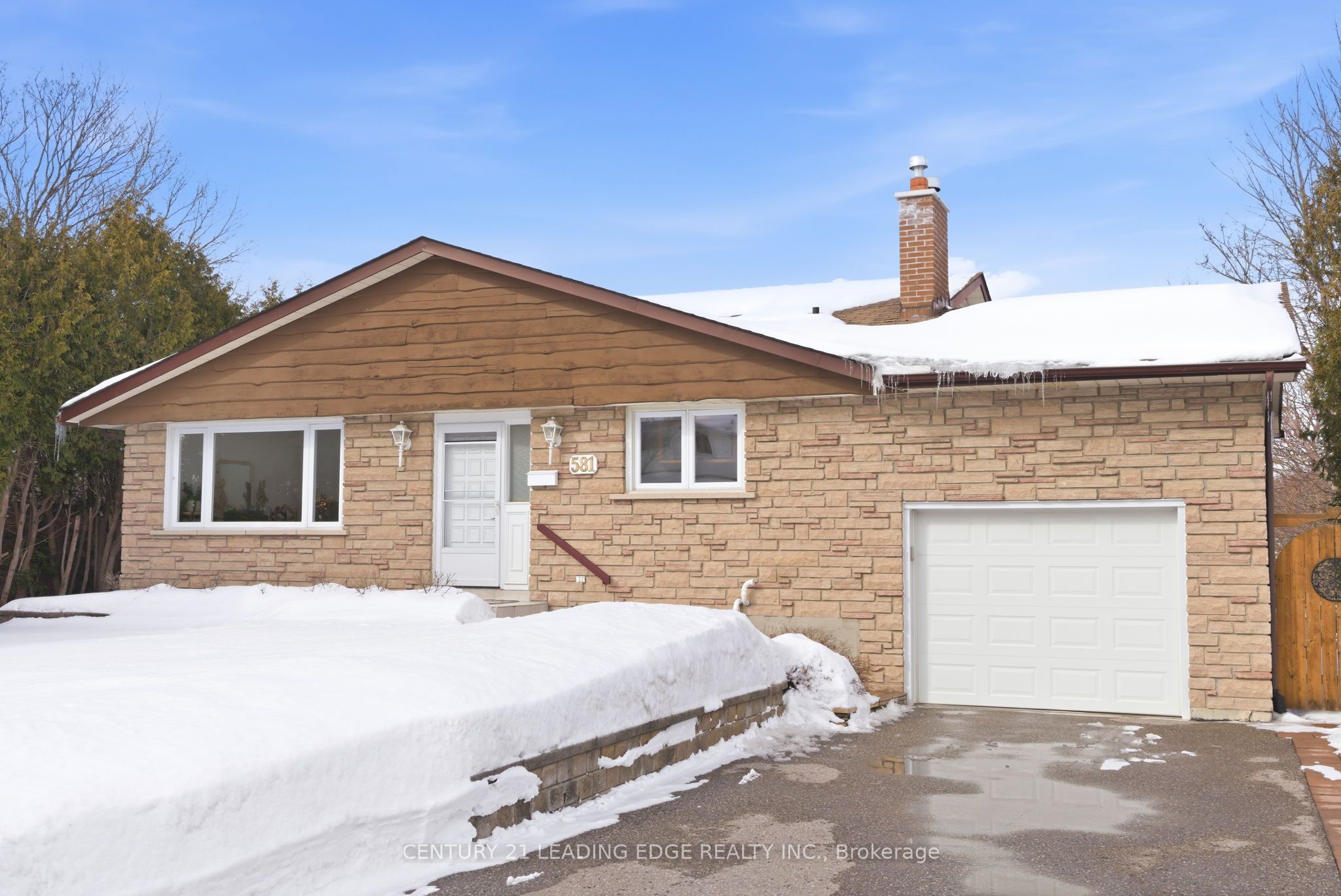 581 Arnhem Drive Property Photo 2