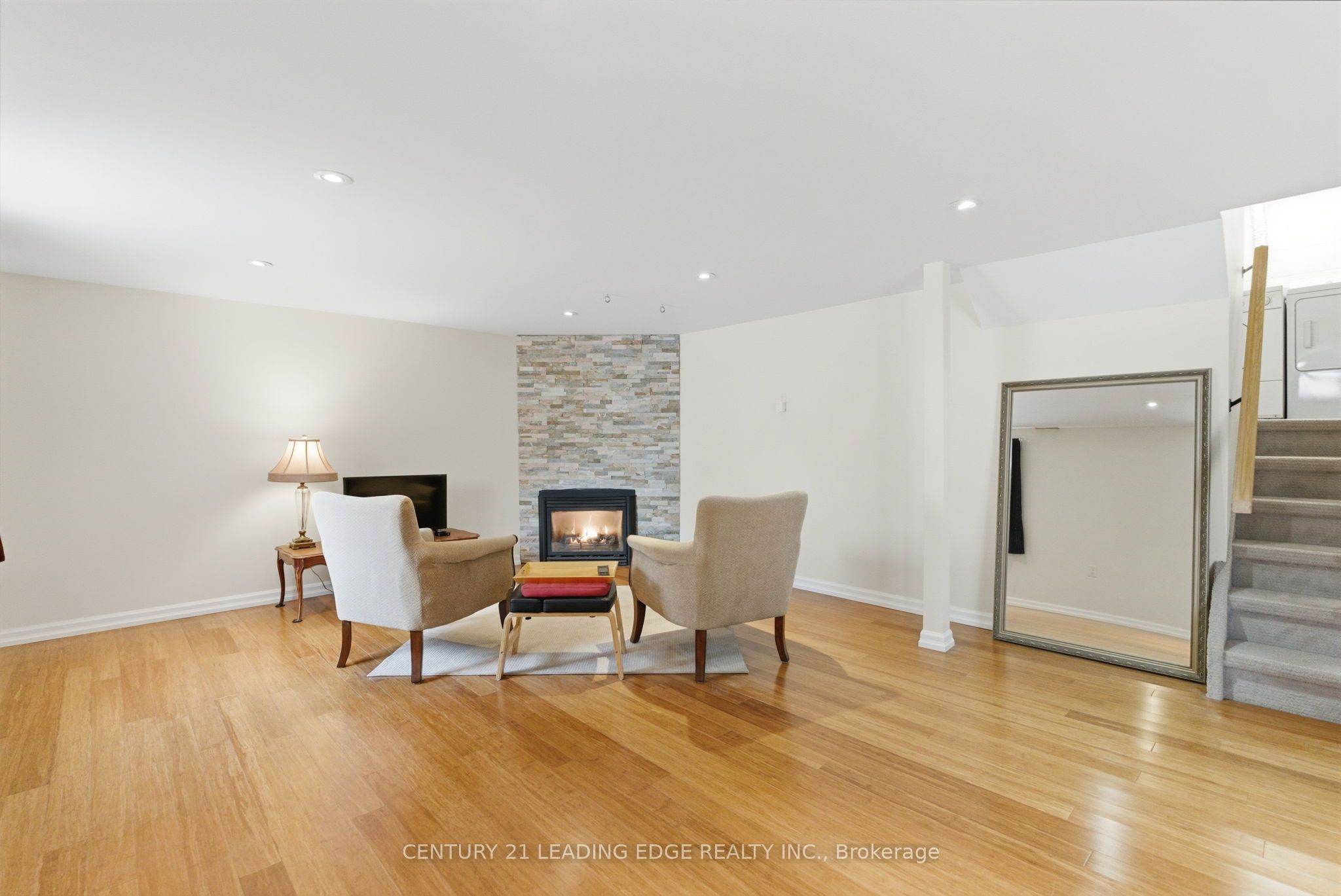 581 Arnhem Drive Property Photo 34