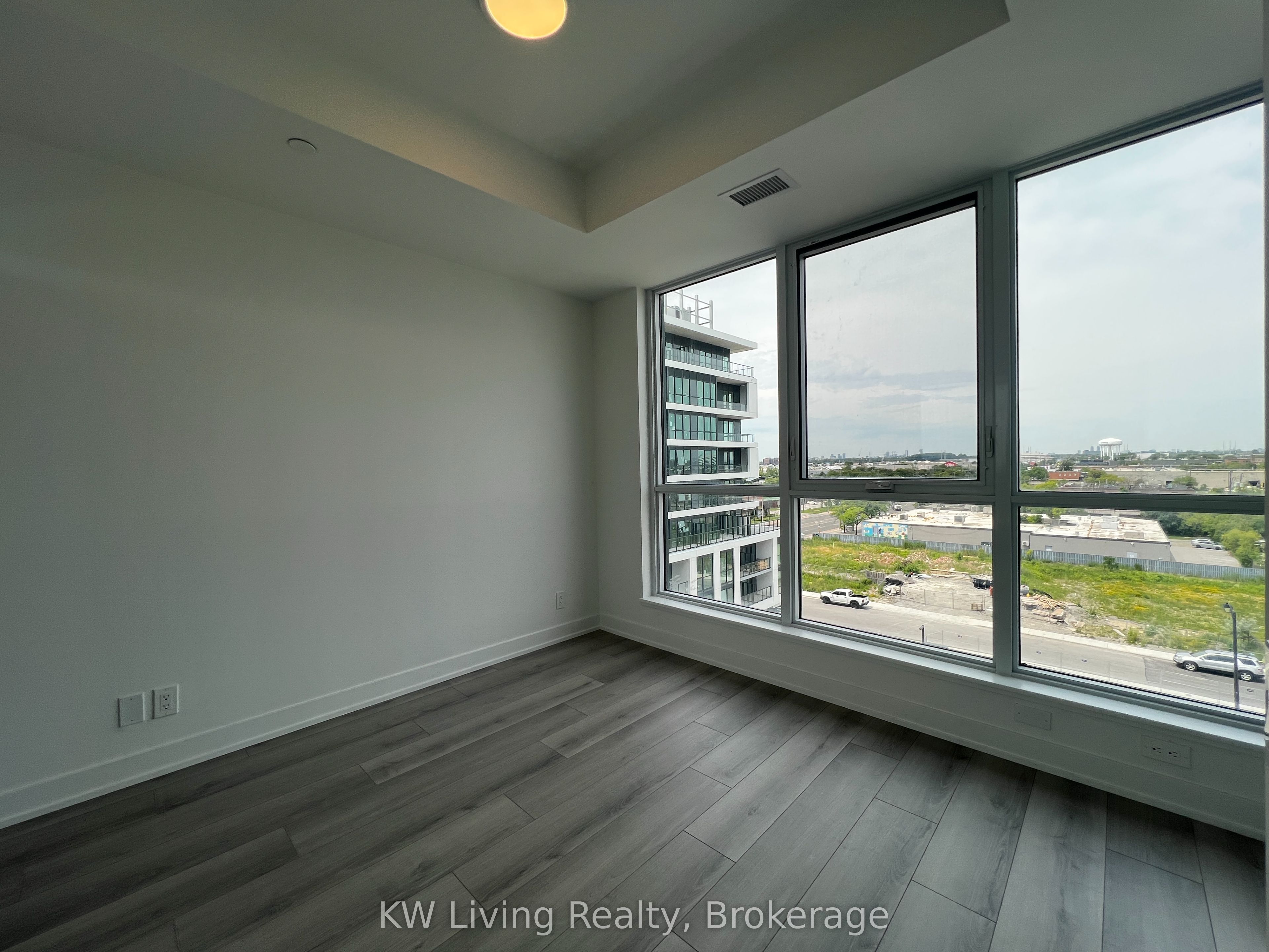 20 Deans Drive 602 Property Photo 2
