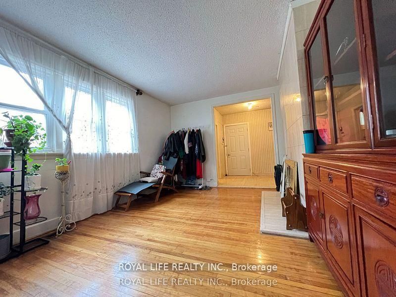 33 Agincourt Drive Property Photo 2