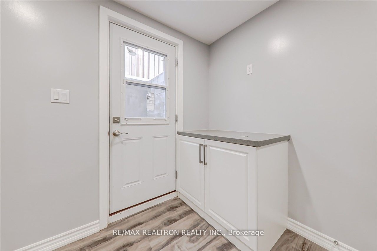 635 Beckworth Square Bsmt Property Photo 4