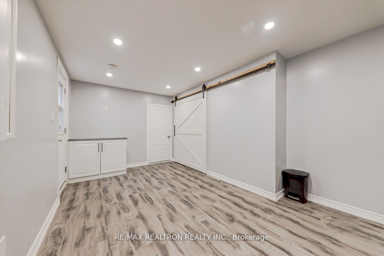 635 Beckworth Square Bsmt Property Photo 7