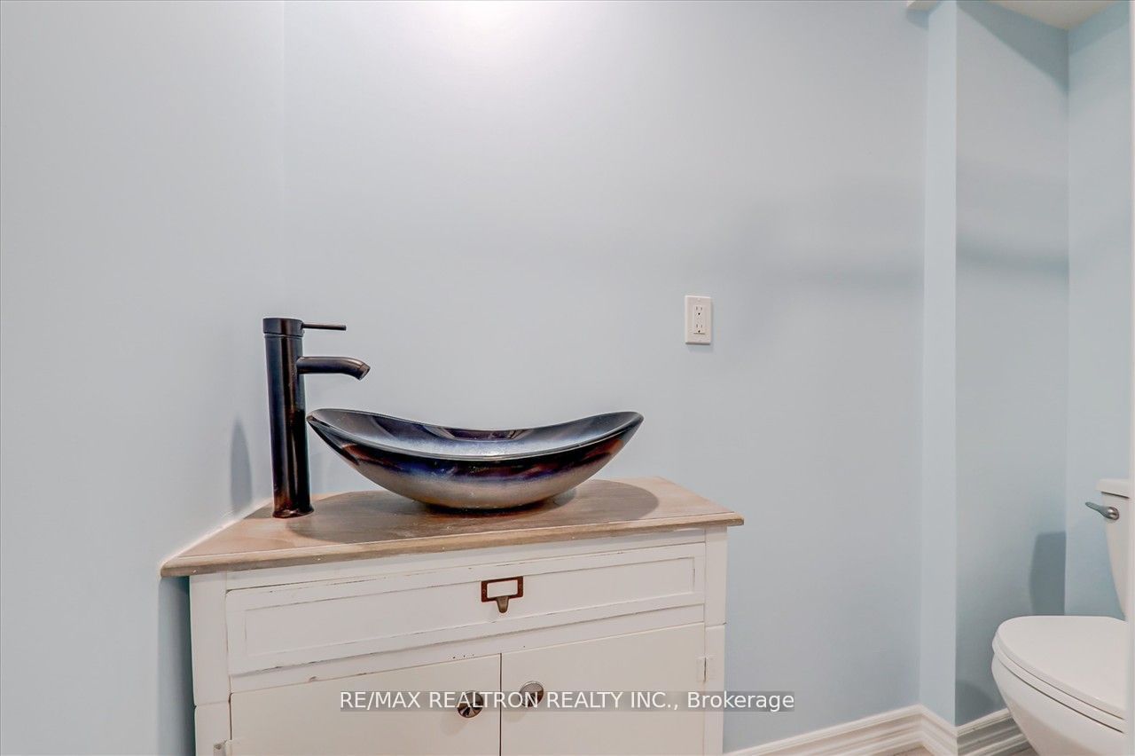 635 Beckworth Square Bsmt Property Photo 11