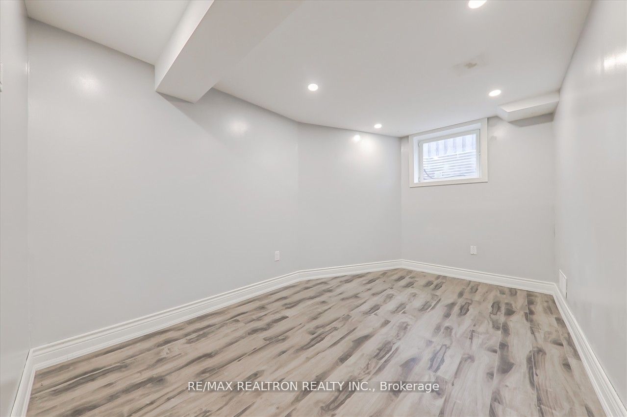 635 Beckworth Square Bsmt Property Photo 13